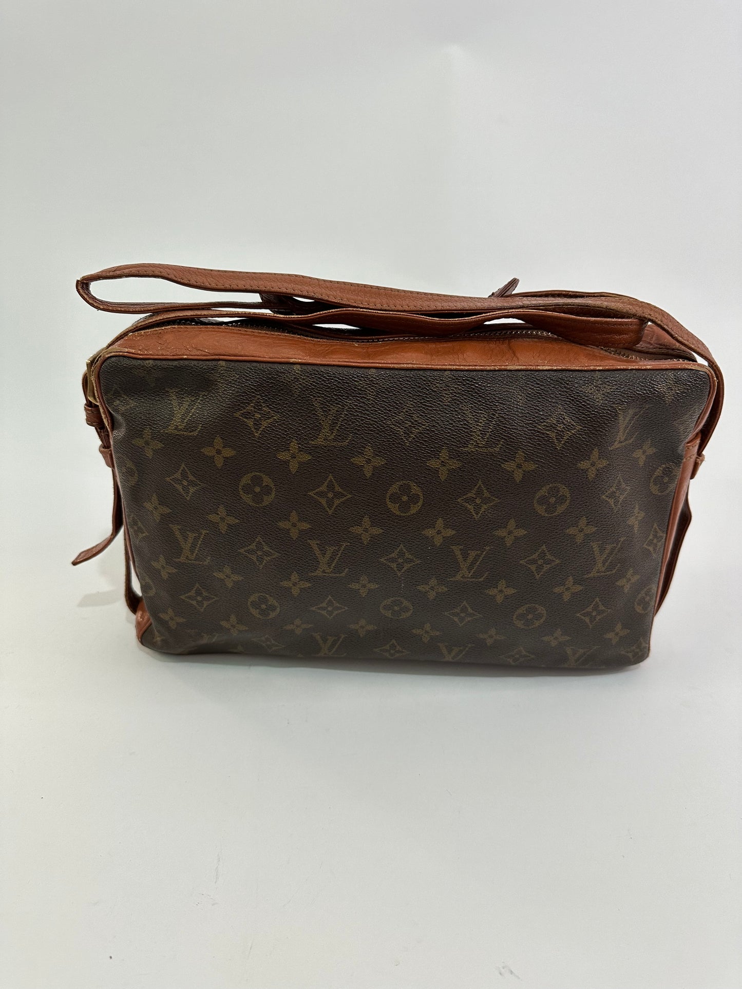 LOUIS VUITTON
Monogram Sac Bandouliere