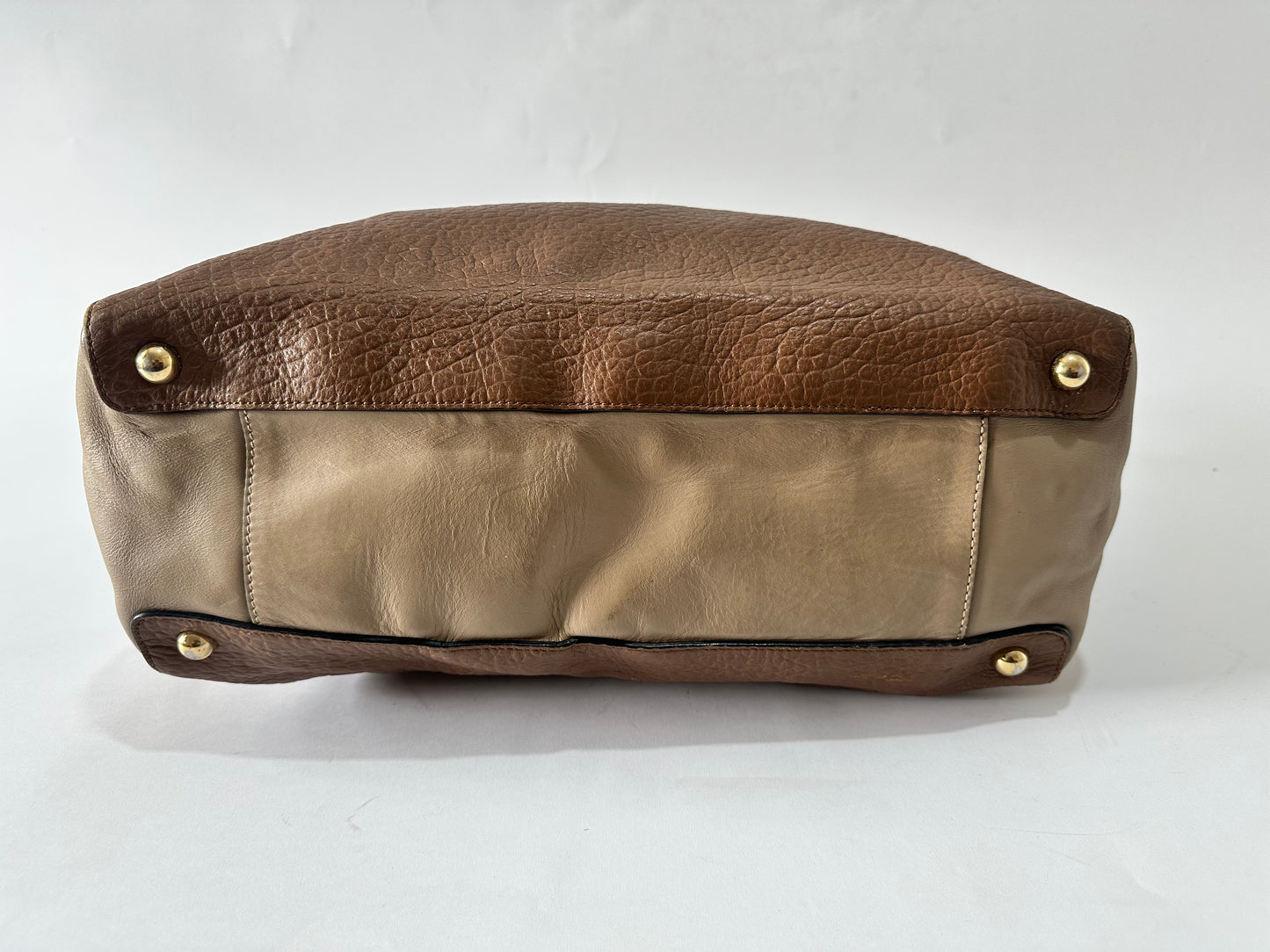 BURBERRY
Heritage Grain Large Clarborough Tote Taupe Brown