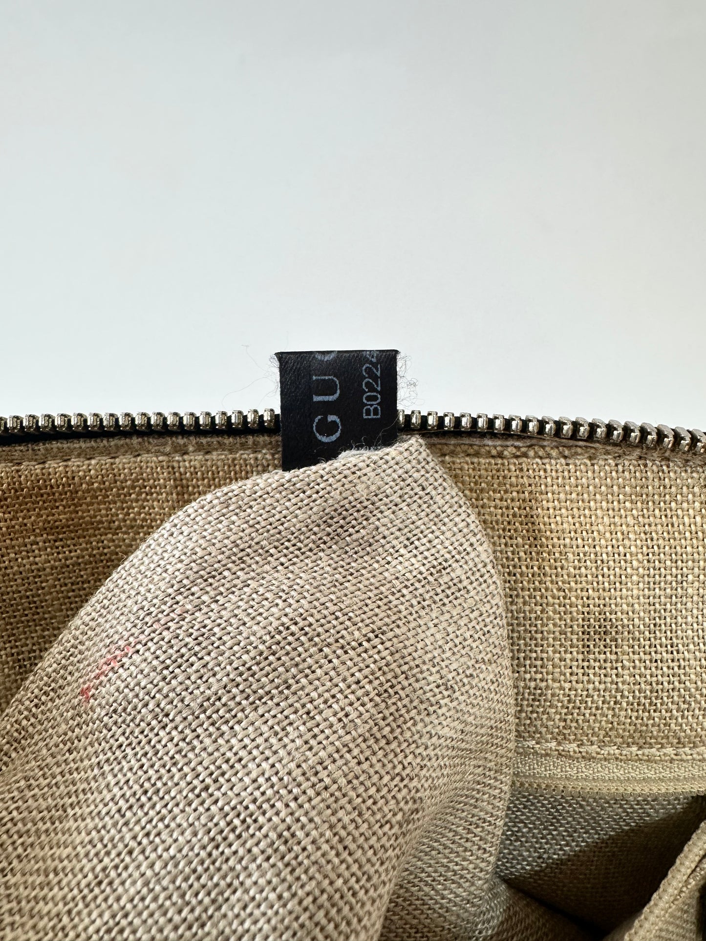 GUCCI
Calfskin Medium Dome Bag Black
