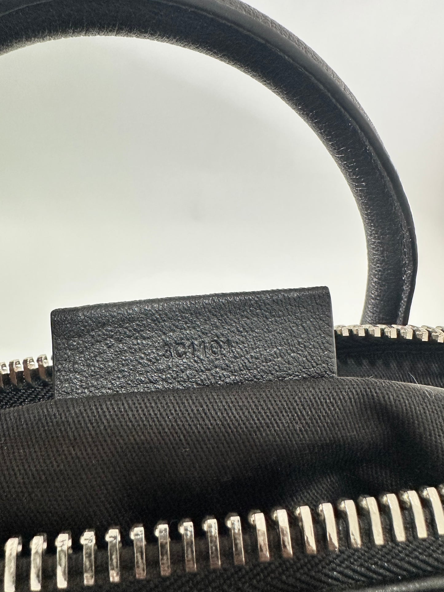 GIVENCHY
Sugar Goatskin Small Antigona Shoulder Bag