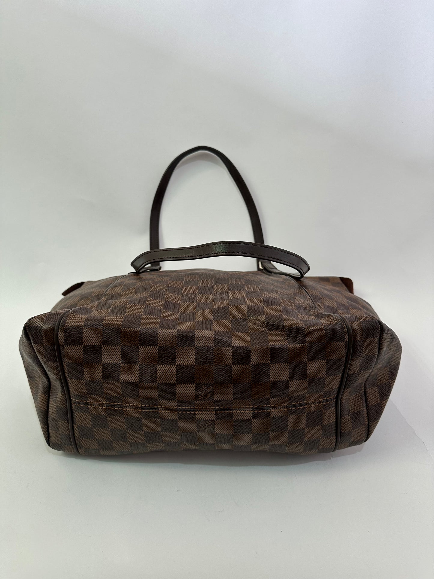 LOUIS VUITTON
Damier Ebene Totally PM