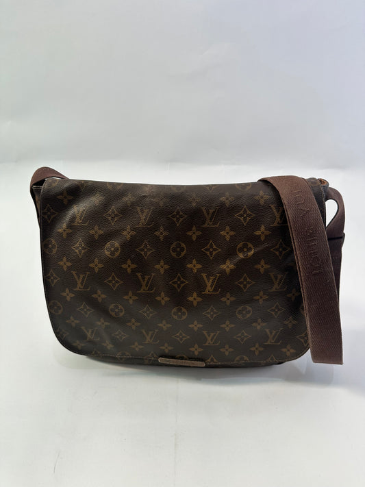 LOUIS VUITTON
Monogram Beaubourg MM Messenger Bag