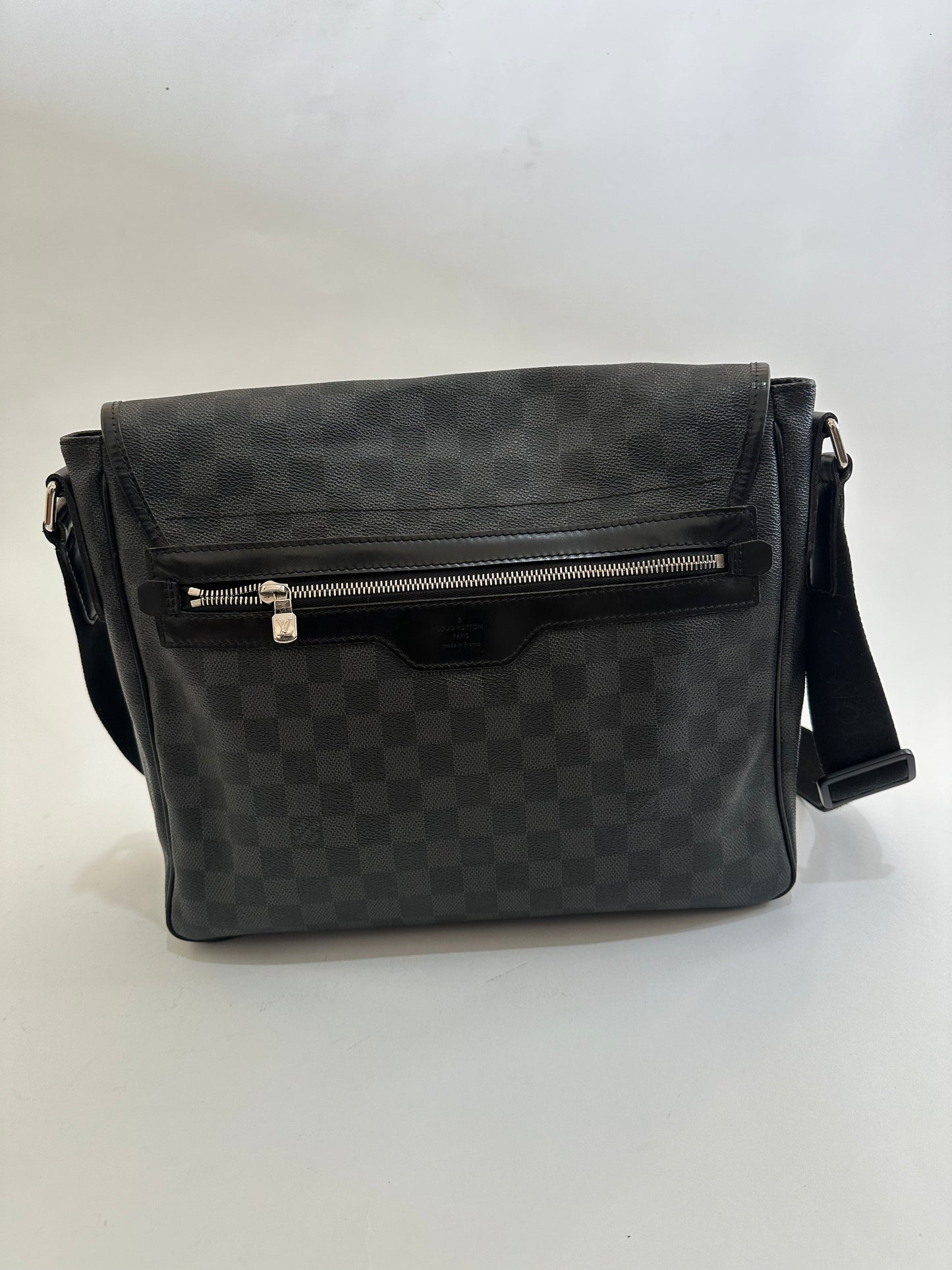 Louis Vuitton Damier Graphite Canvas Daniel MM Messenger Bag