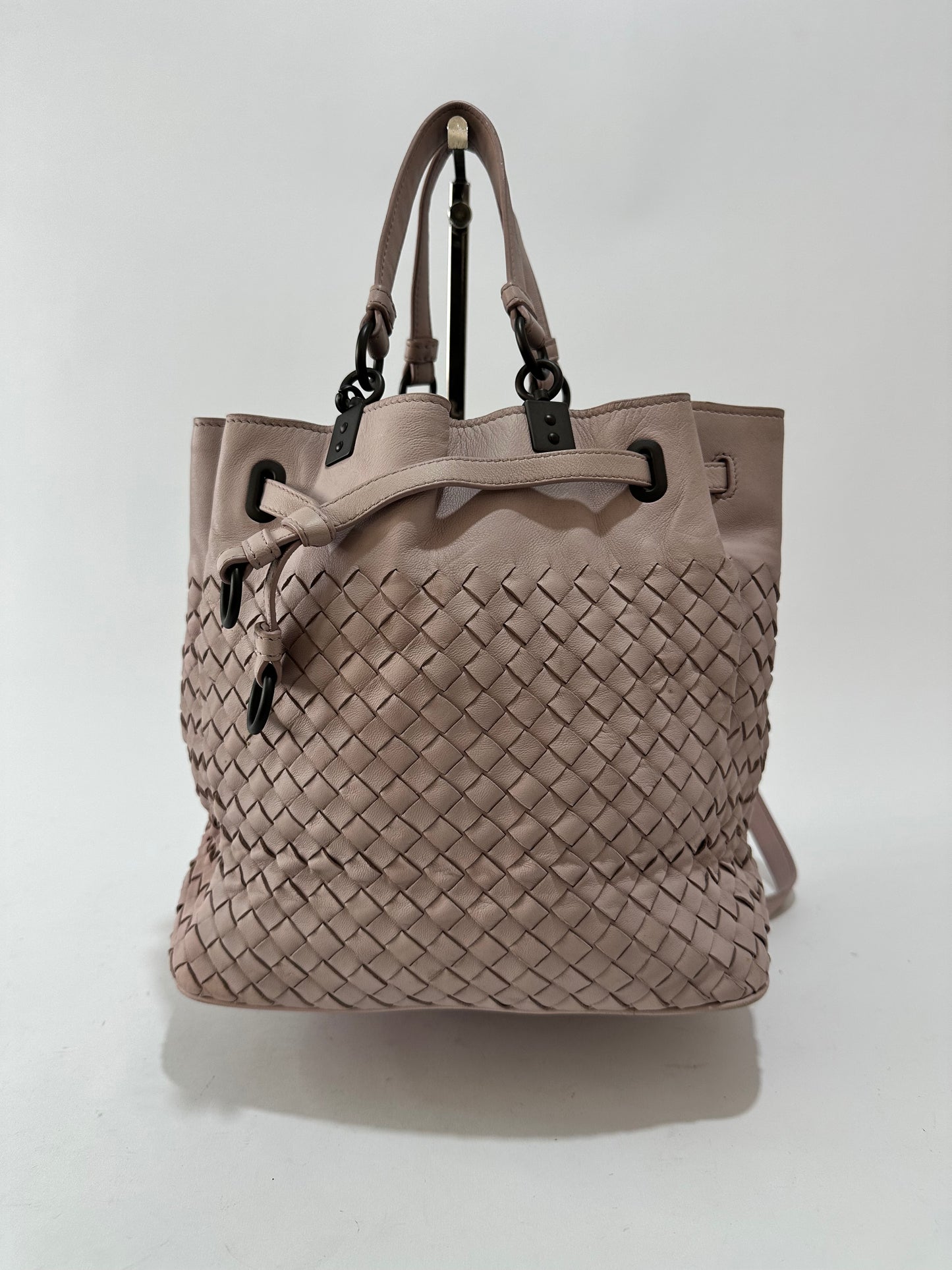 Bottega Veneta
Convertible Bucket Bag Intrecciato Nappa Medium