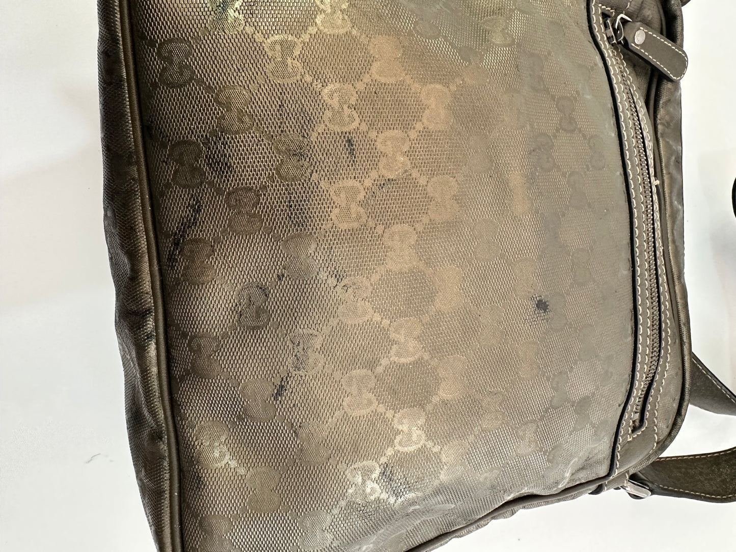 GUCCI
Imprime Monogram Medium Messenger Bag Pewter