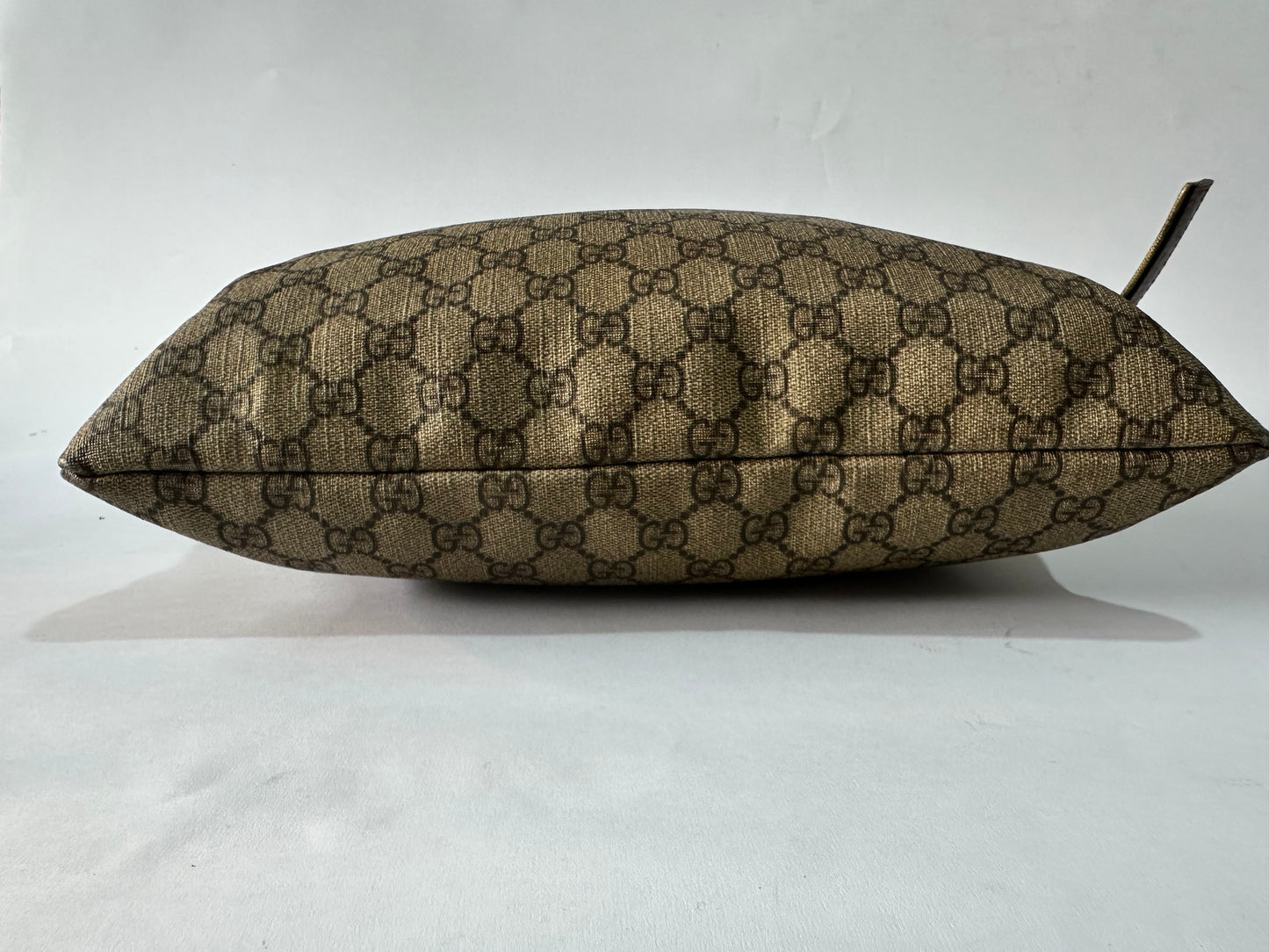 GUCCI Beige Supreme Canvas Web Messenger Bag