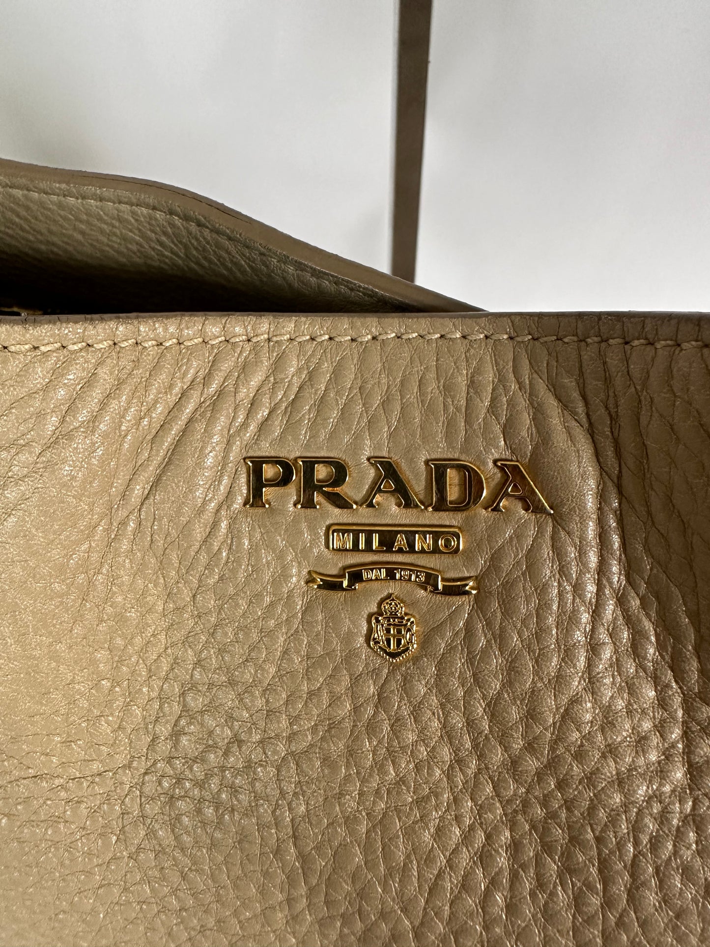 PRADA
Vitello Daino Side Pocket Beige