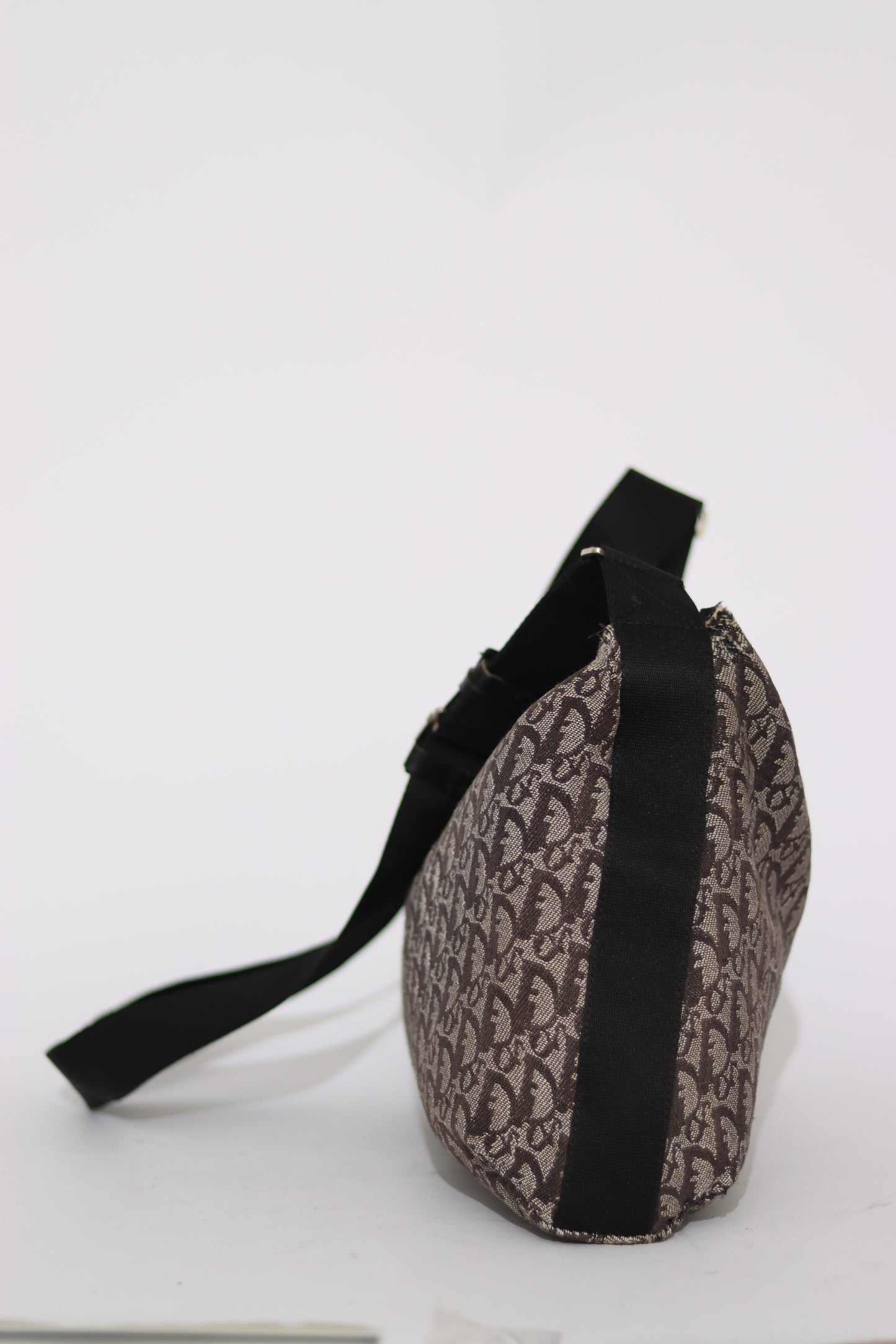 CHRISTIAN DIOR
Monogram Messenger Black