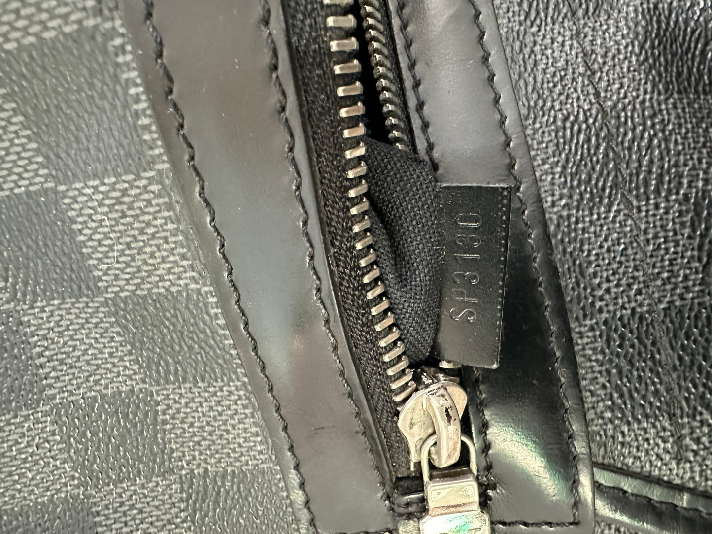Louis Vuitton Damier Graphite Canvas Daniel MM Messenger Bag