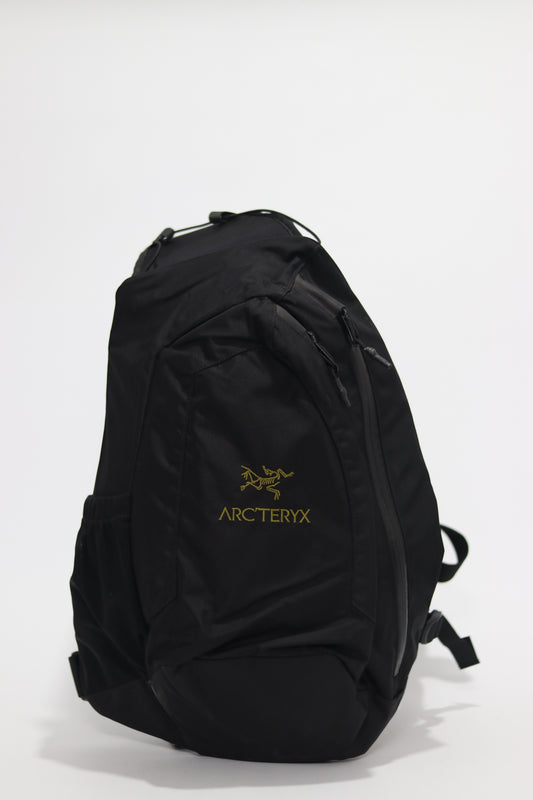 ARC’TERYX SYSTEM_A
Quiver Crossbody Pack
Black Ash