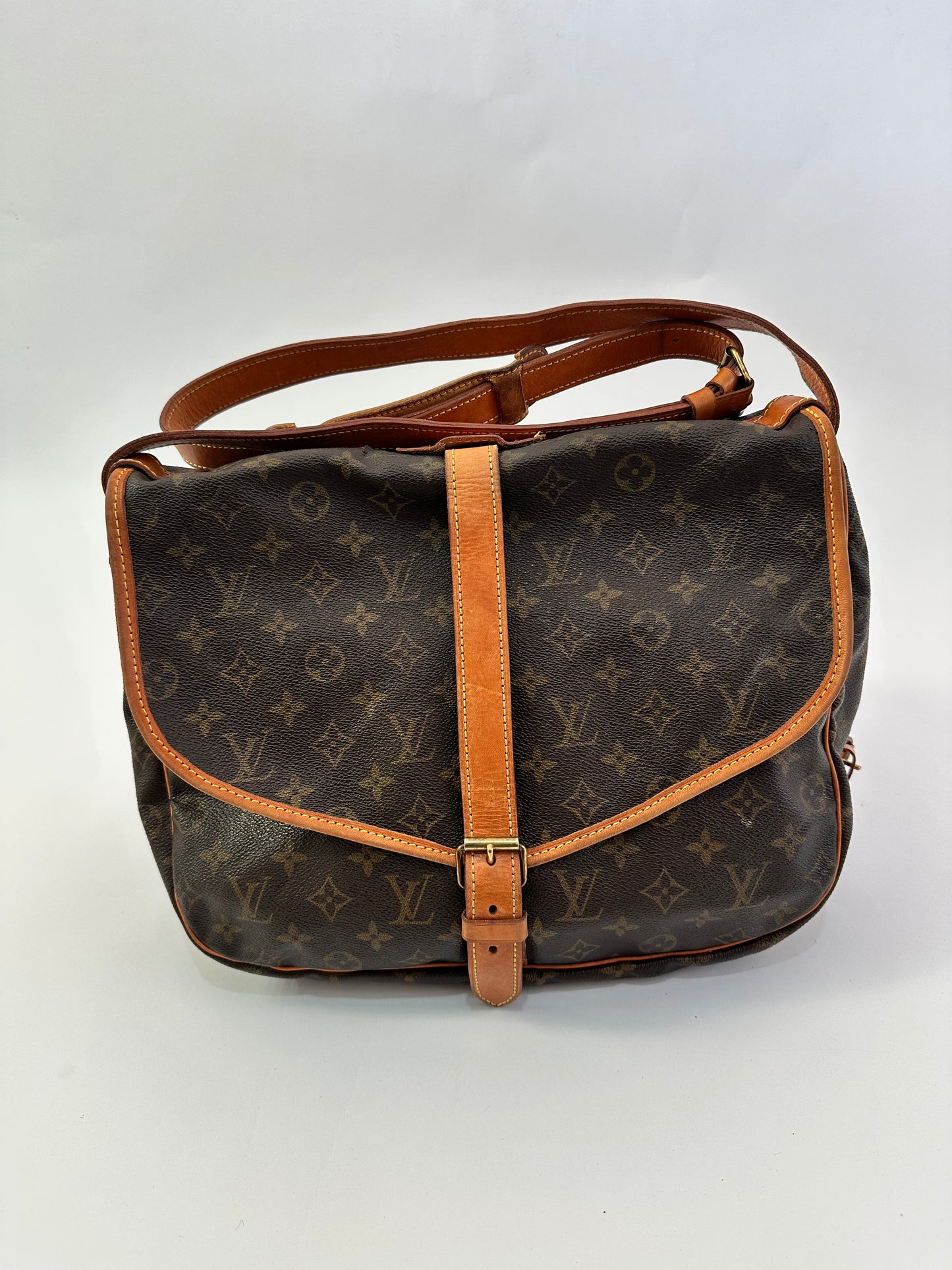 Vintage Louis Vuitton Monogram Canvas Saumur Messenger 35 Bag