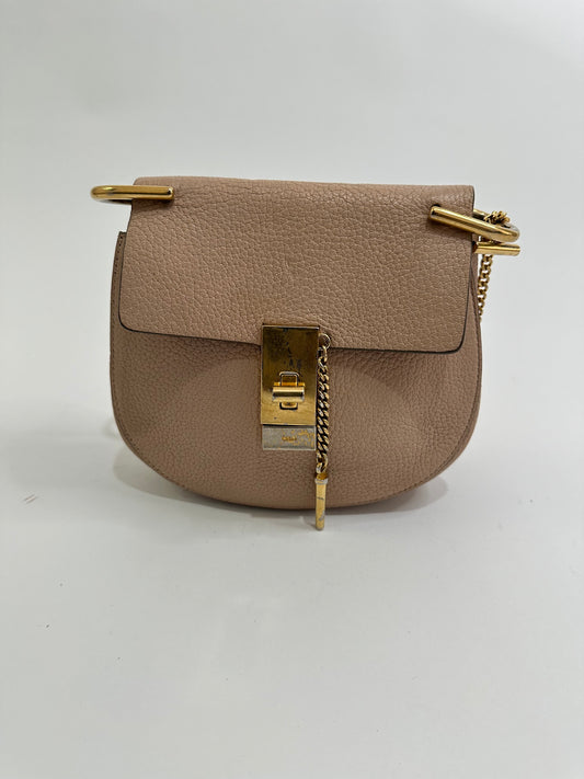 CHLOE
Grained Lambskin Mini Drew Shoulder Bag Cement Pink