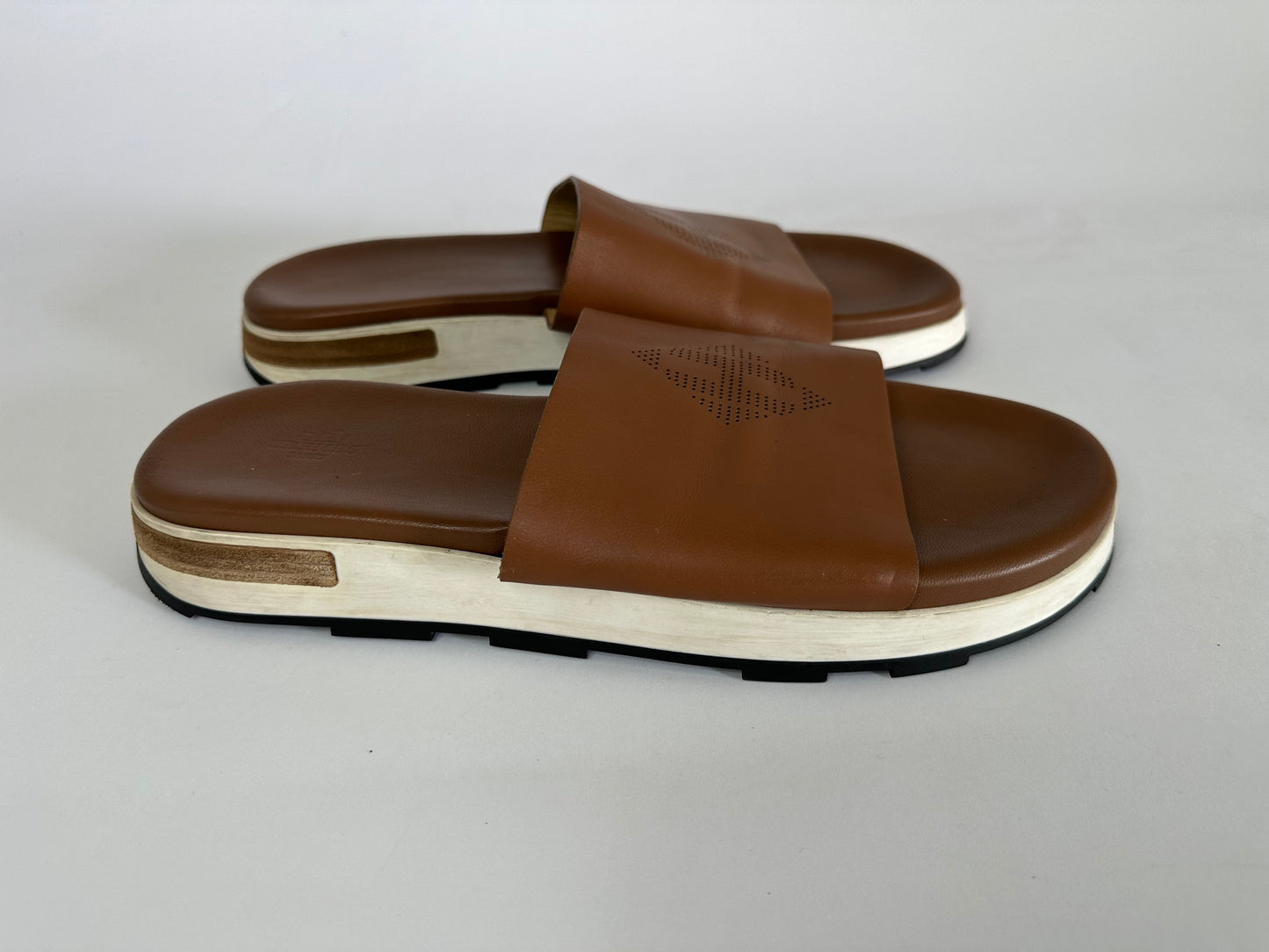 HERMÈS
Brown Leather Slides Size 45 IT