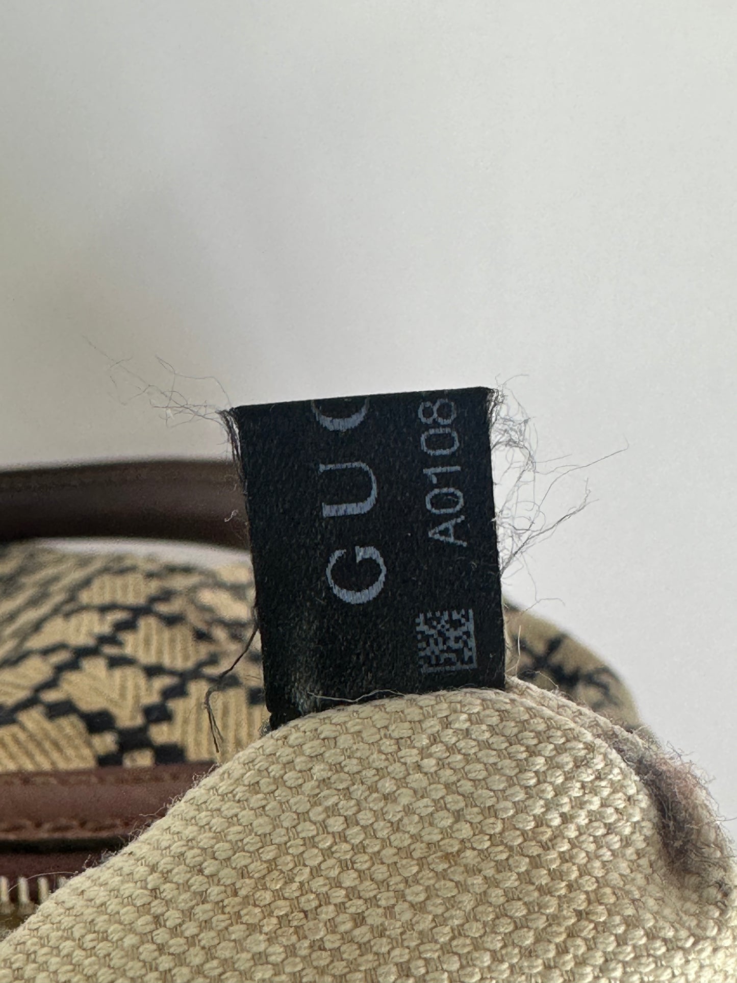 GUCCI
Diamante Medium Sukey Top Handle Bag Beige Brown