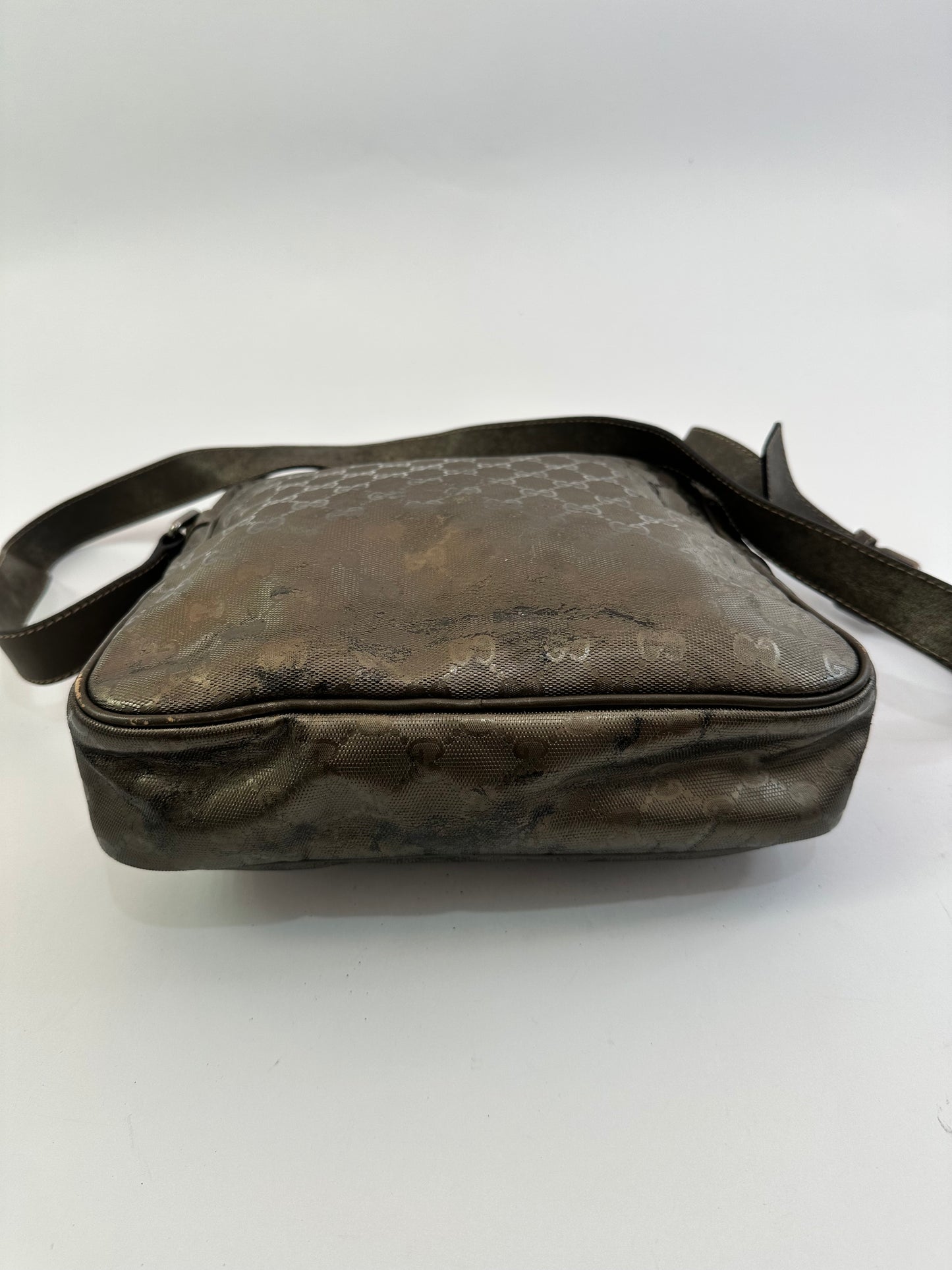 GUCCI
Imprime Monogram Medium Messenger Bag Pewter