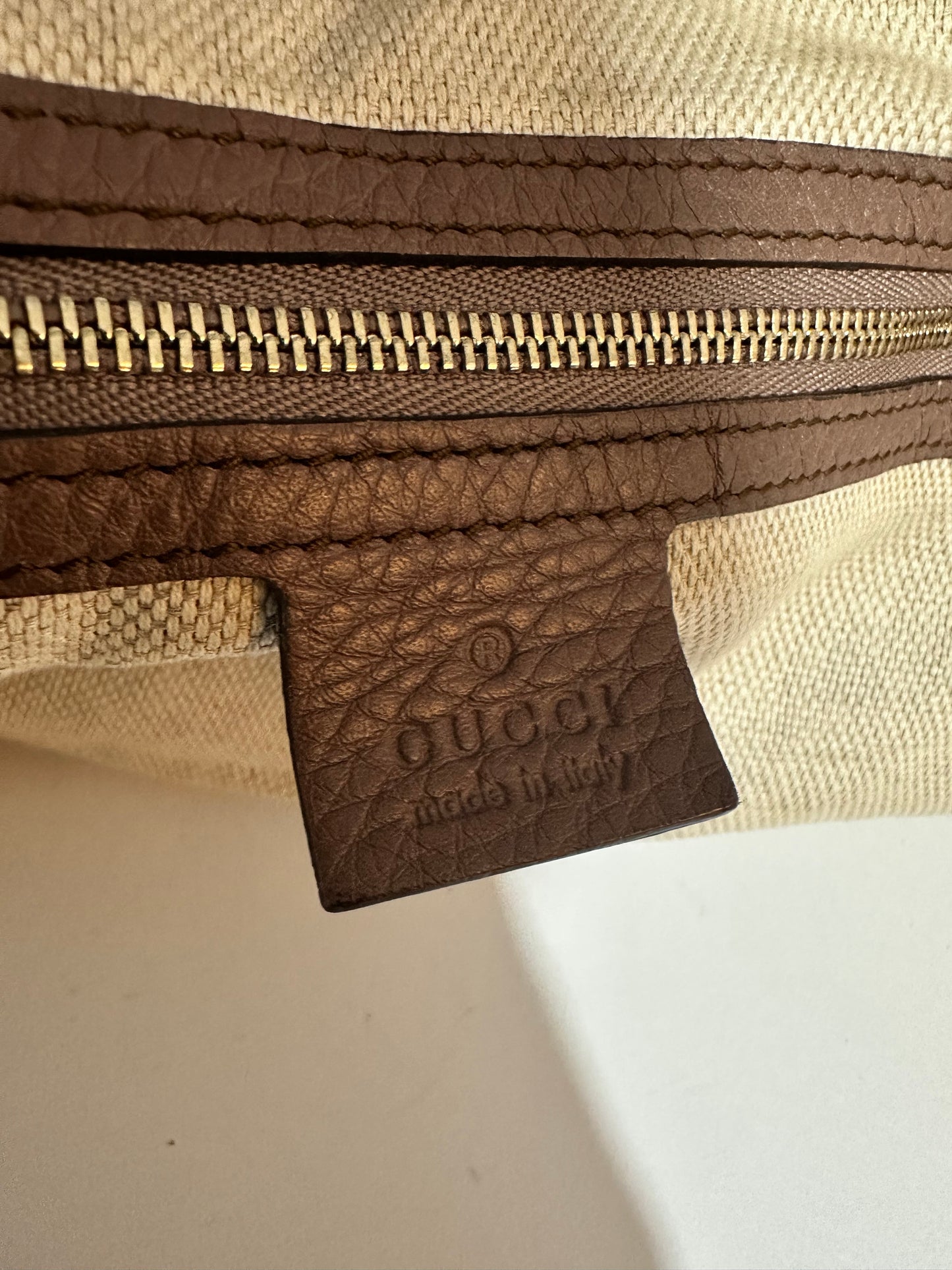 GUCCI
Mauve Pebbled Leather Soho Chain Shoulder Bag