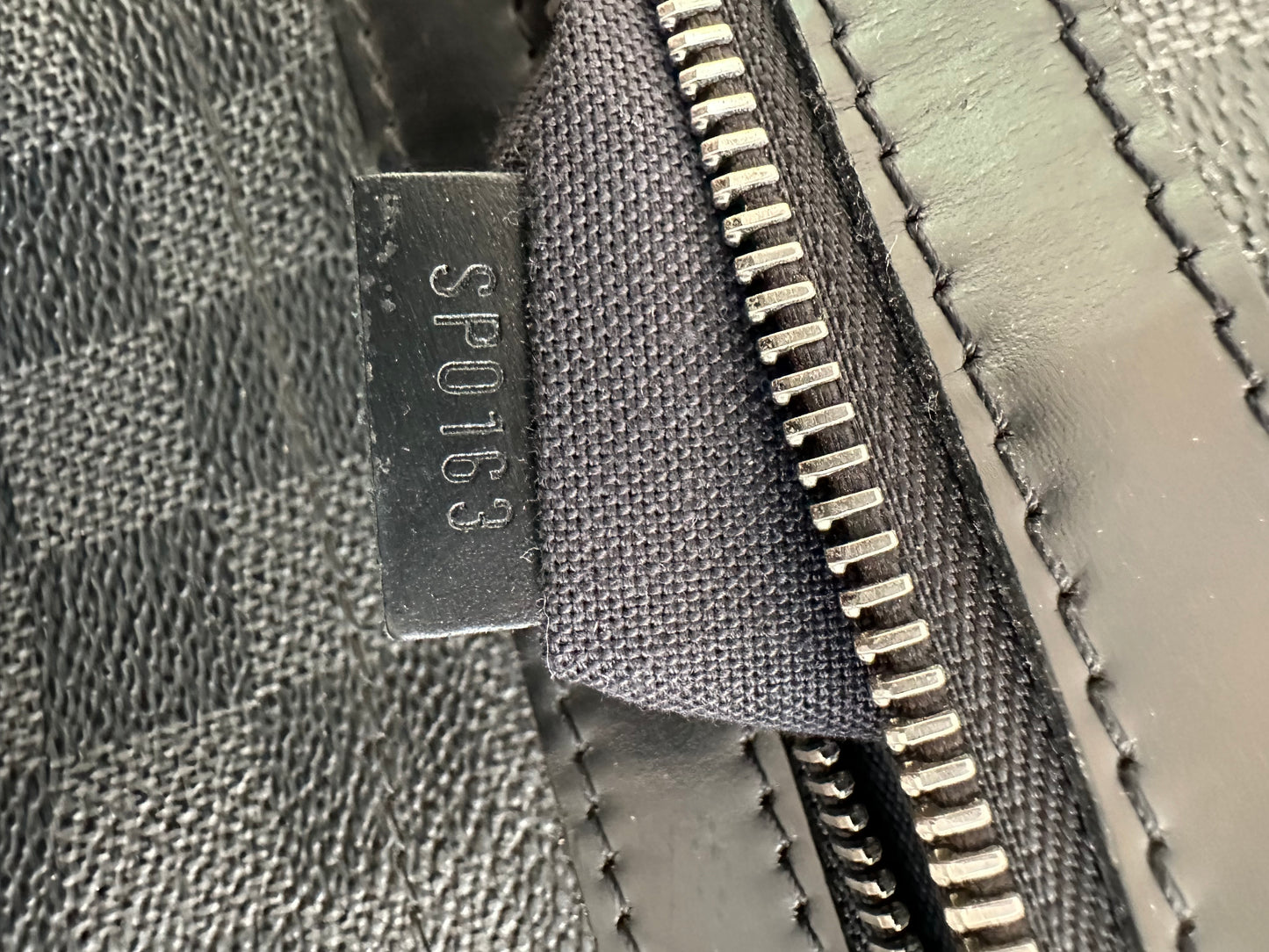 Louis Vuitton Damier Graphite Canvas Daniel MM Messenger Bag