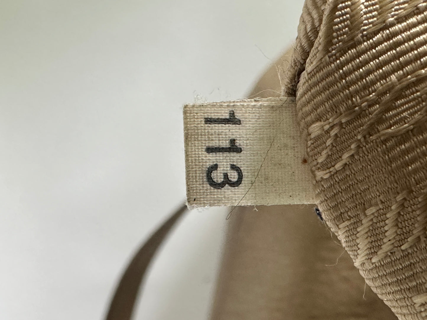 PRADA
Vitello Daino Side Pocket Beige