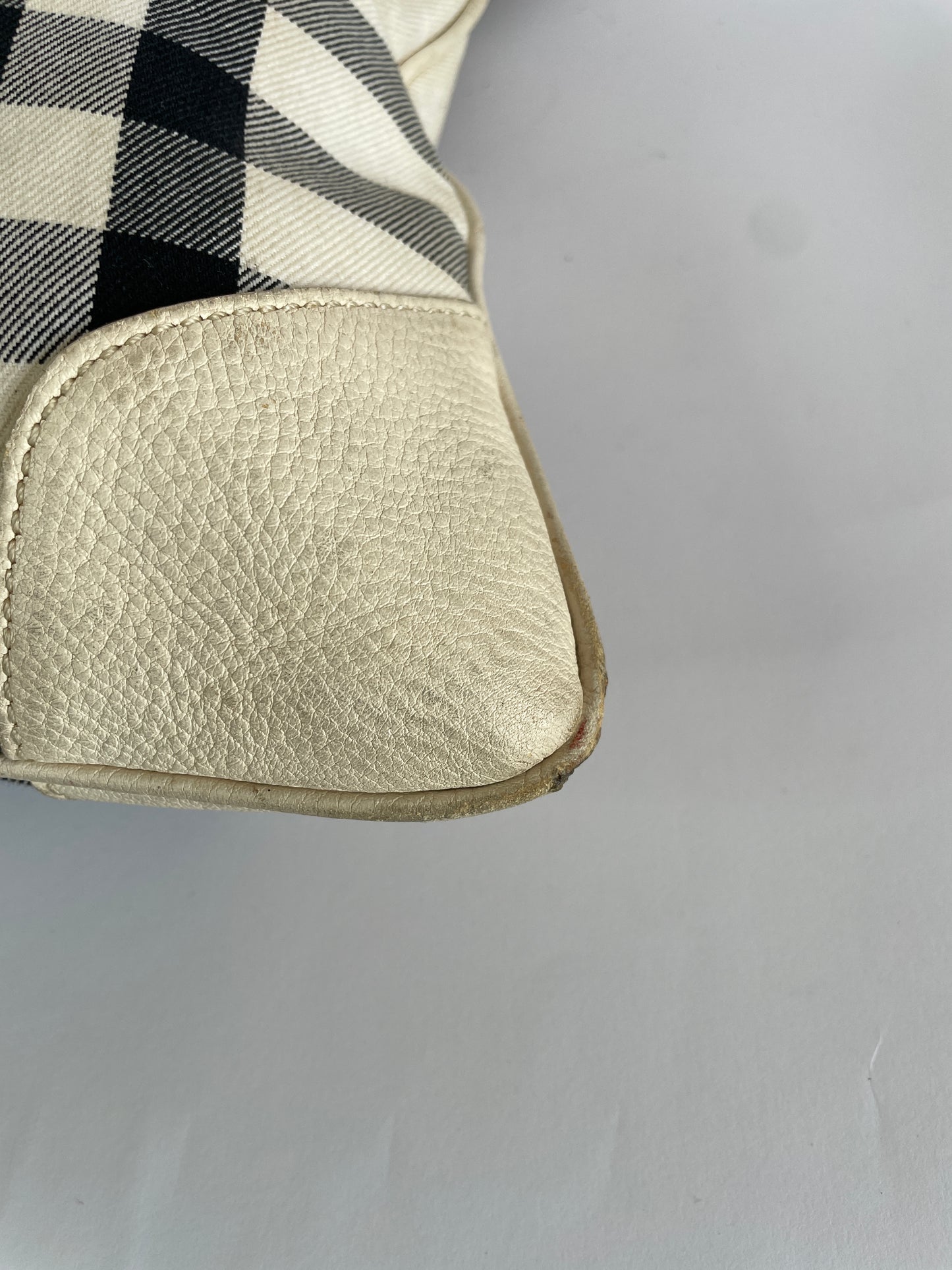 BURBERRY
White Leather Black Check Tote Bag