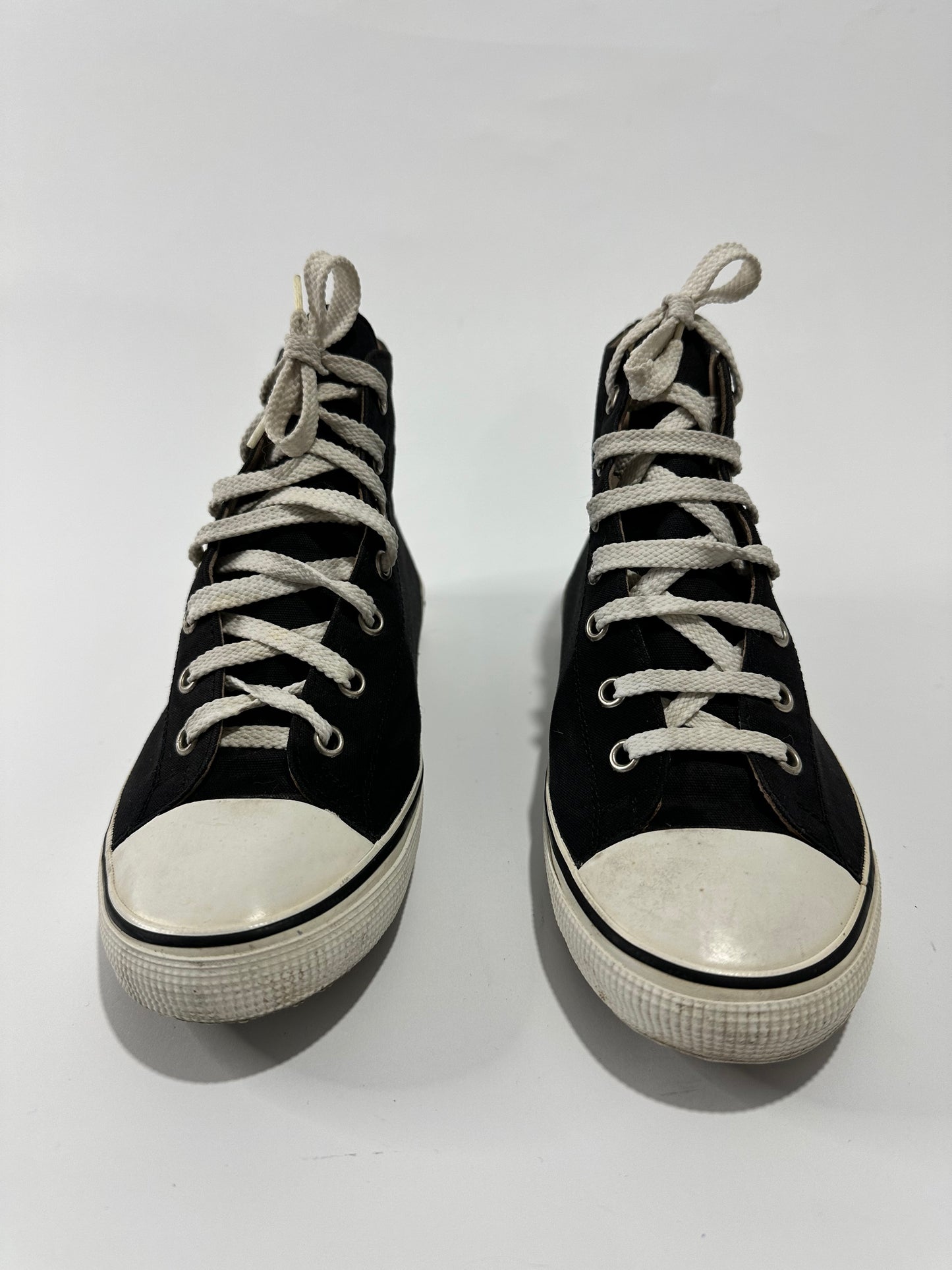 Chanel F/W 1995 CC Logo Canvas Basketball Sneakers Size 37 EU