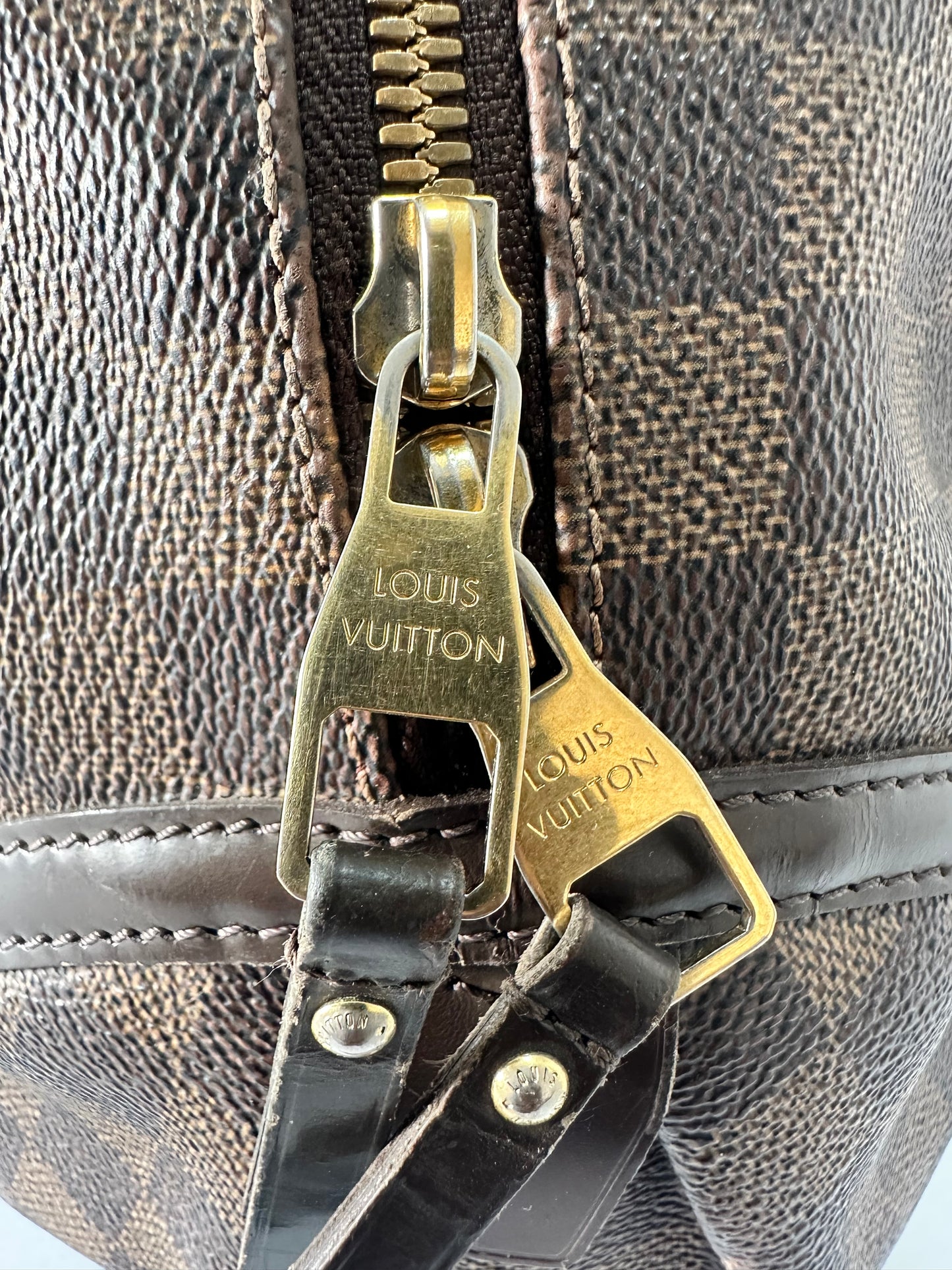 LOUIS VUITTON
Damier Ebene Rivington GM