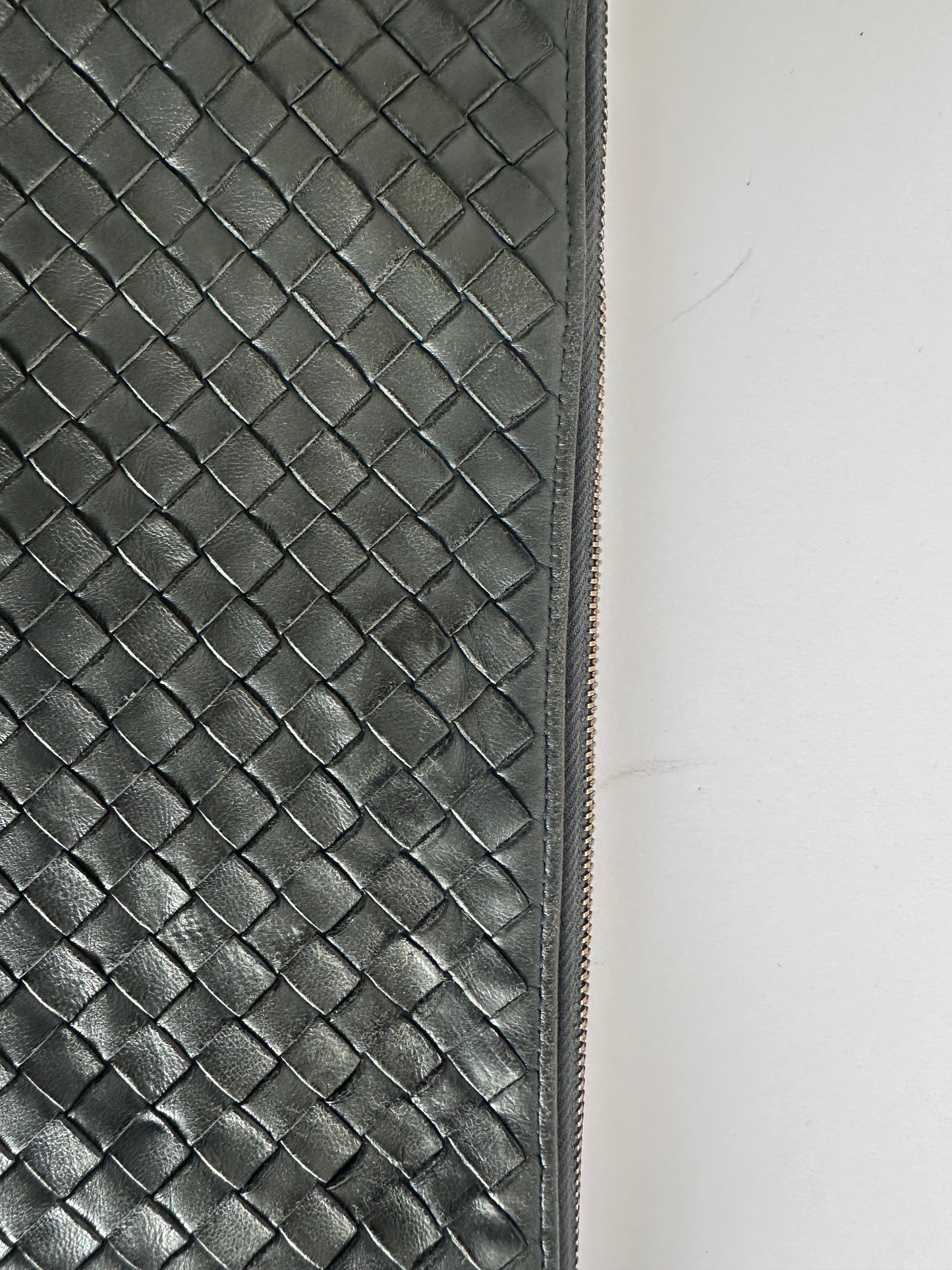 BOTTEGA VENETA
Nappa Intrecciato Flat Zip Biletto Pouch Light Grey