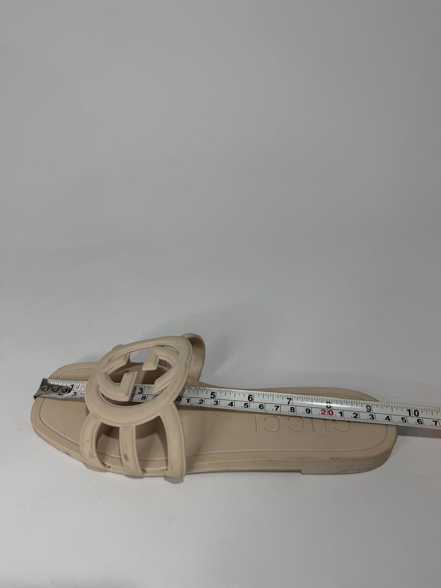 Gucci Women's Interlocking G Rubber slide sandal Size 37 EU