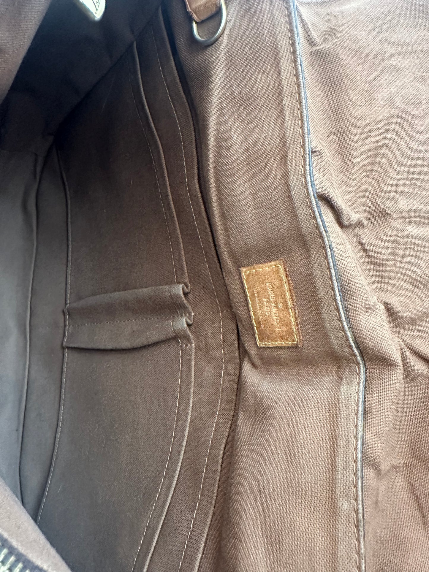 LOUIS VUITTON
Monogram Beaubourg MM Messenger Bag