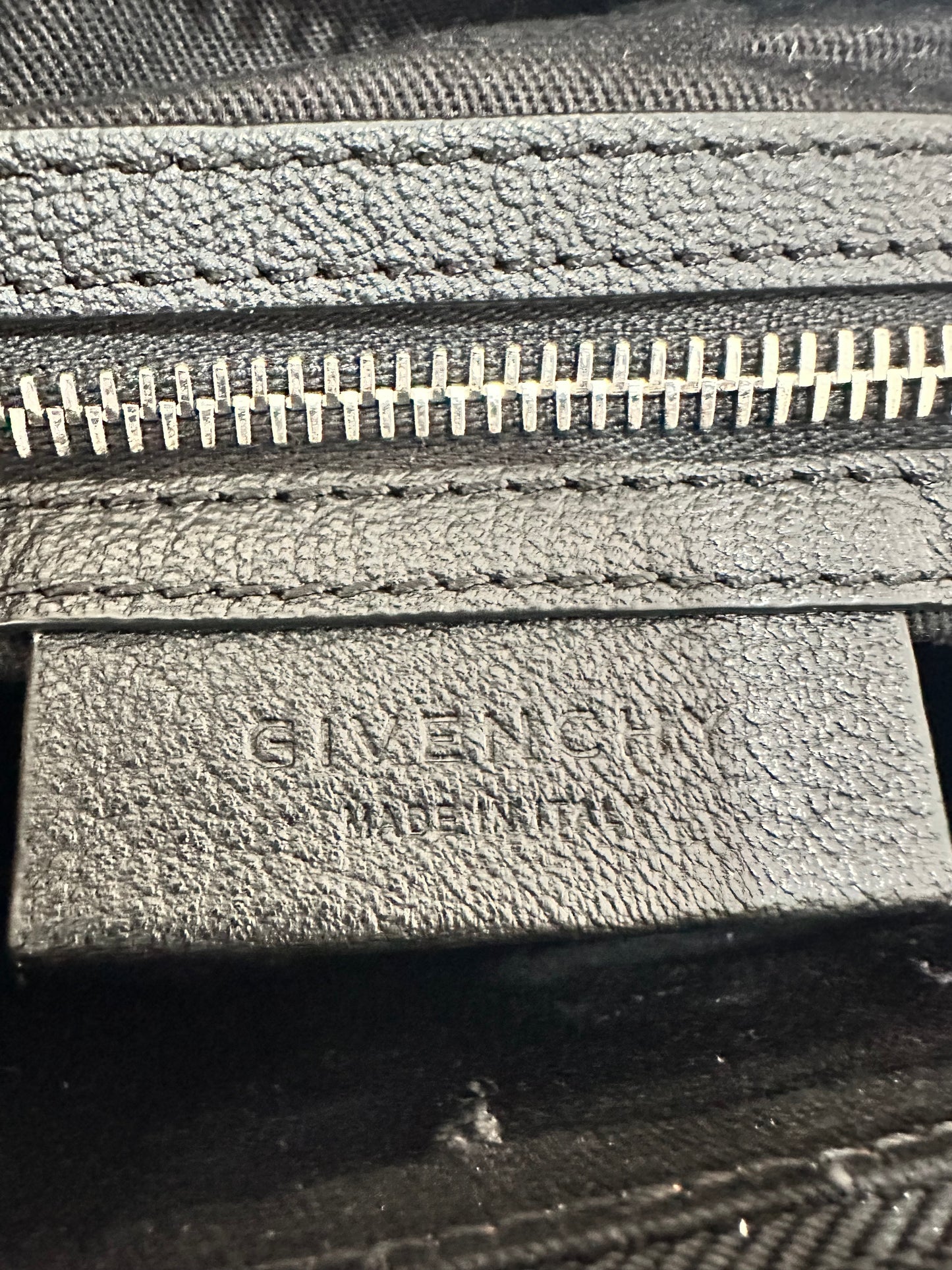 GIVENCHY
Sugar Goatskin Small Antigona Shoulder Bag