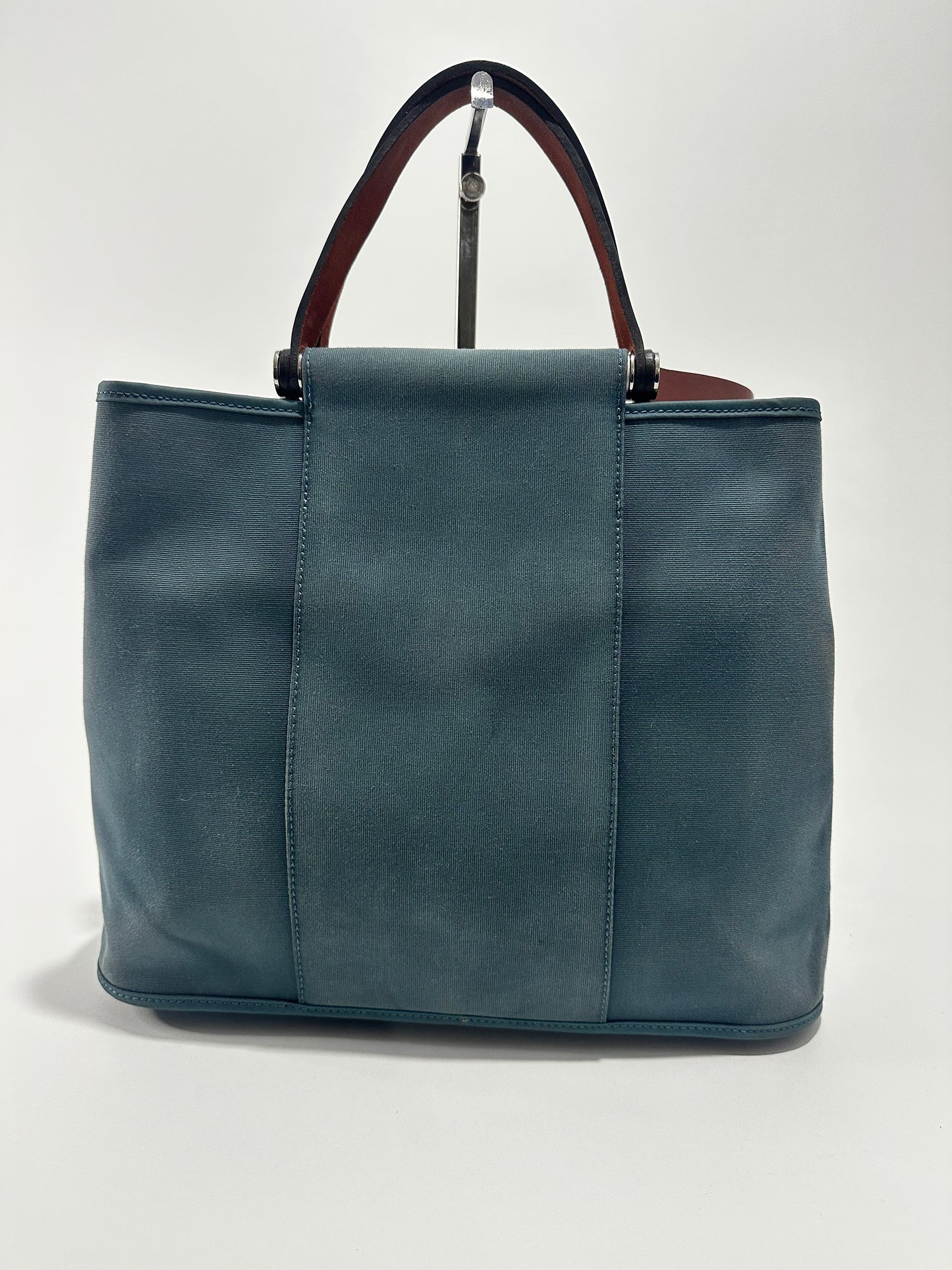 HERMES
Toile Cabag Elan Bleu Tempete