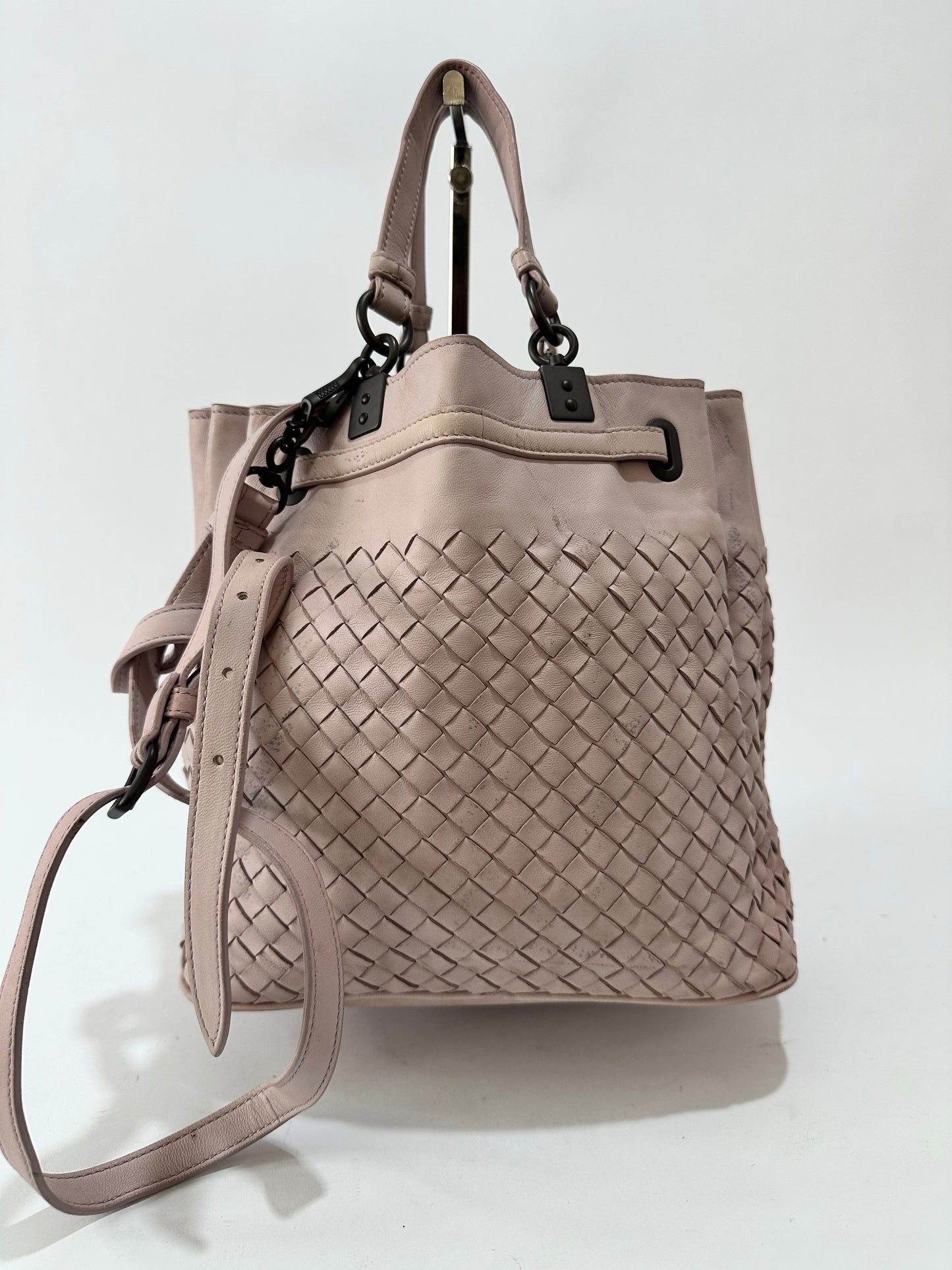 Bottega Veneta
Convertible Bucket Bag Intrecciato Nappa Medium