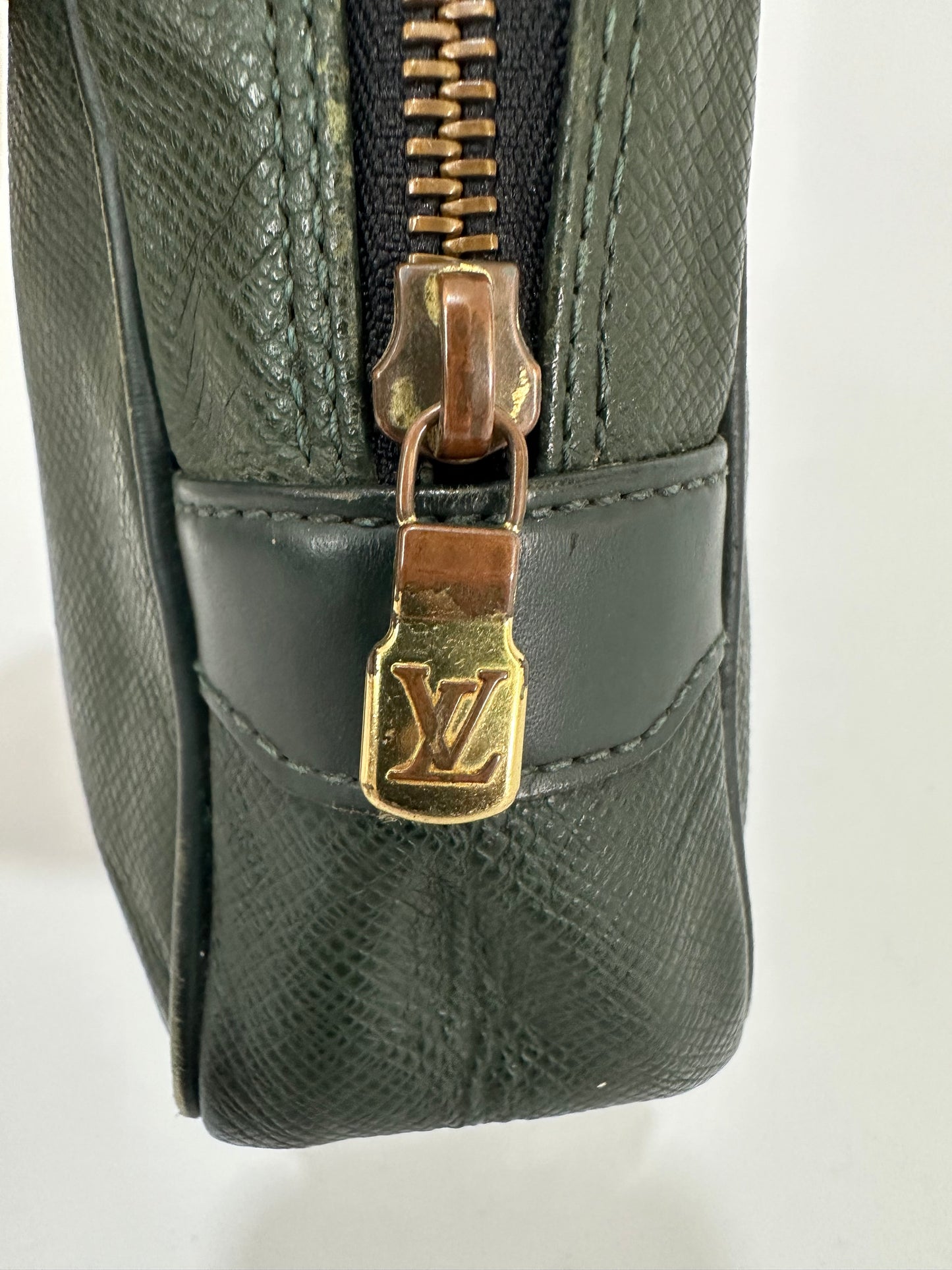 LOUIS VUITTON Taiga Kaluga Clutch Bag Episea Green