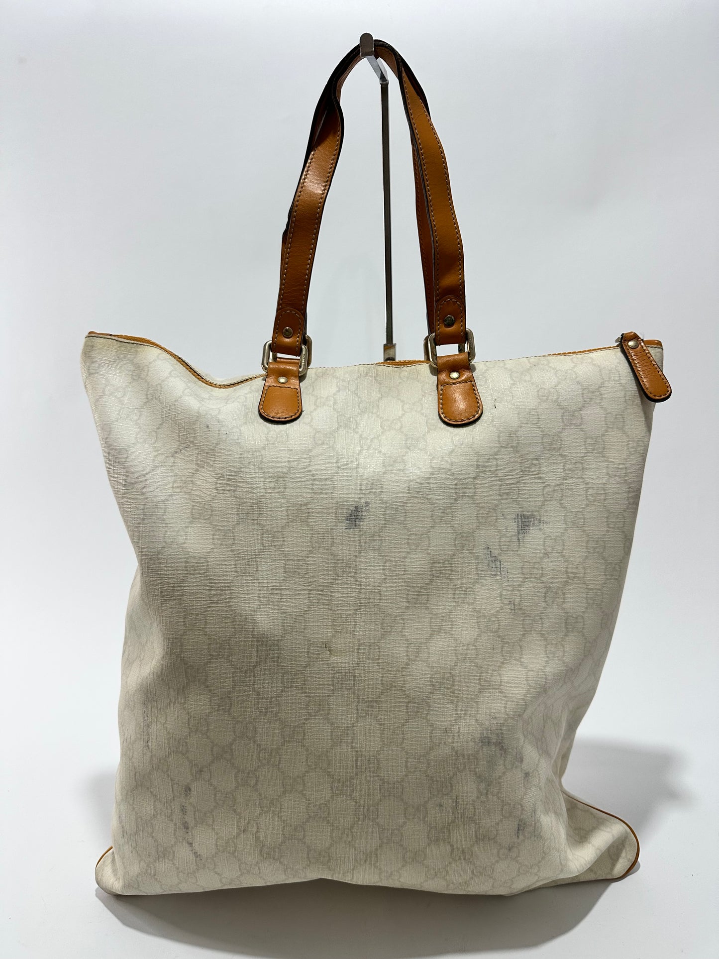 GUCCI
GG Plus Monogram Flat Tote Yellow