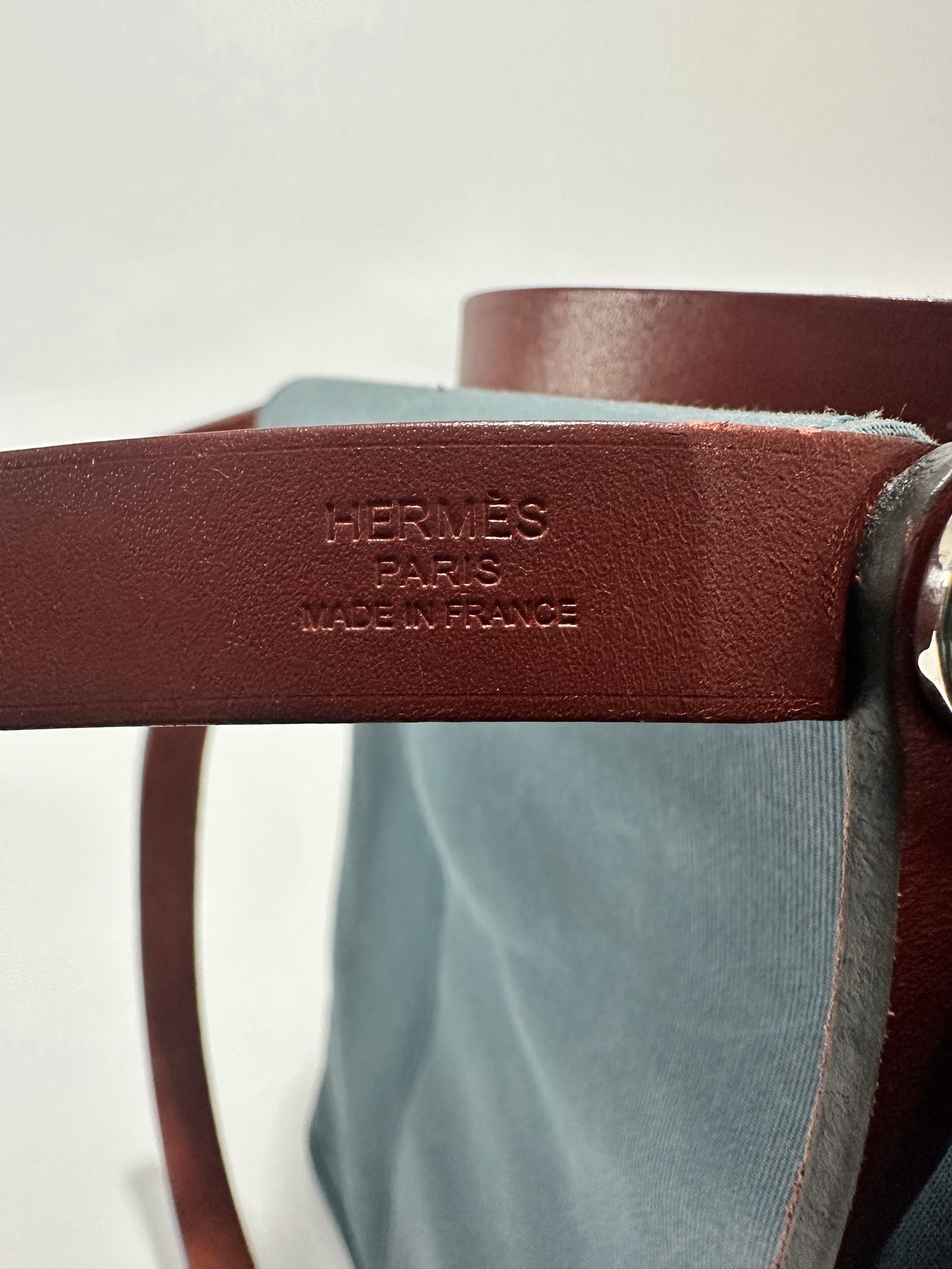 HERMES
Toile Cabag Elan Bleu Tempete