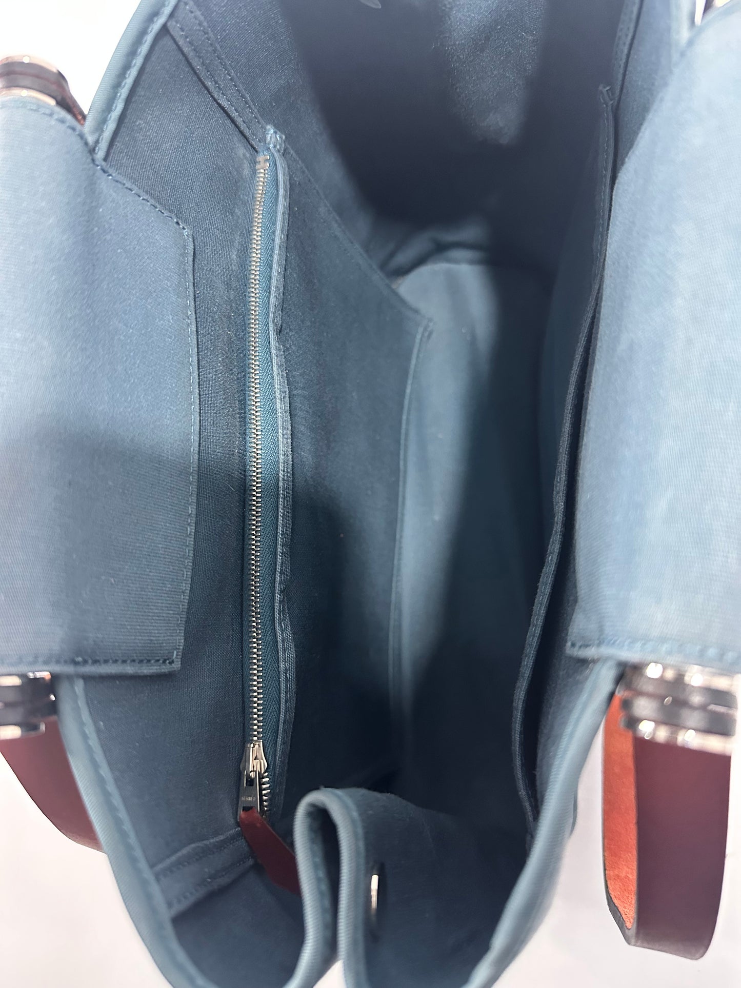 HERMES
Toile Cabag Elan Bleu Tempete