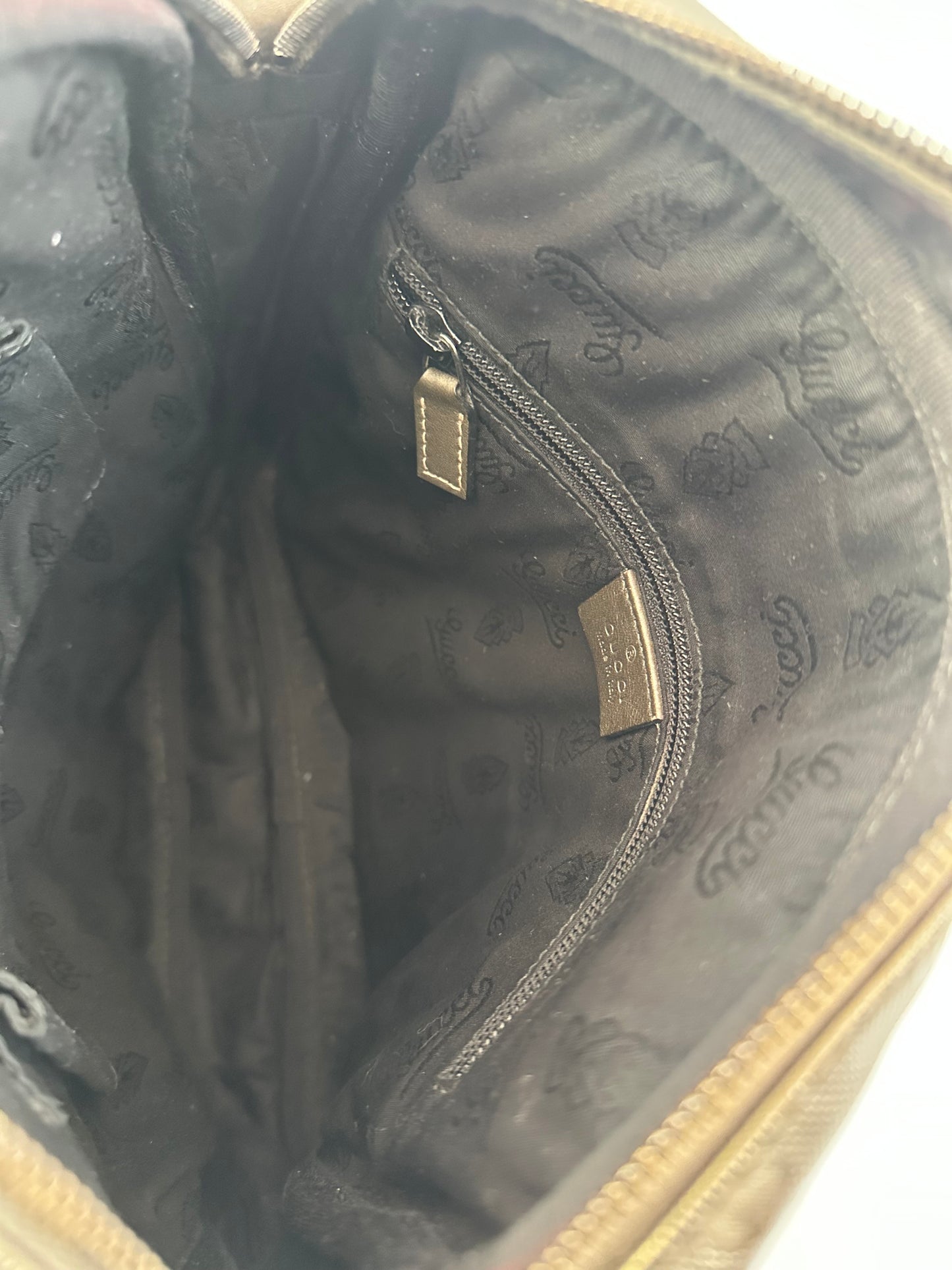 GUCCI
Imprime Monogram Medium Messenger Bag Pewter
