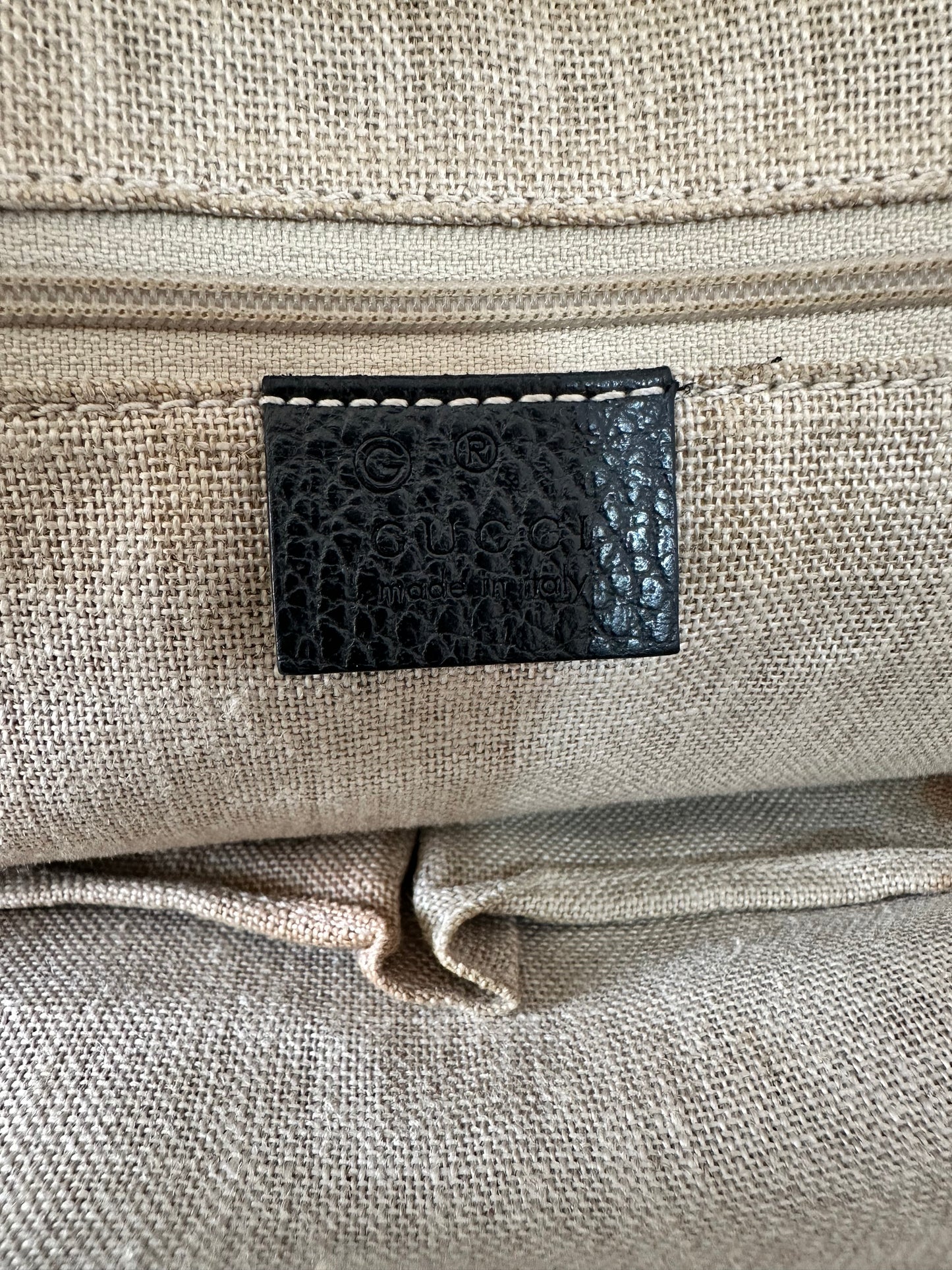 GUCCI
Calfskin Medium Dome Bag Black