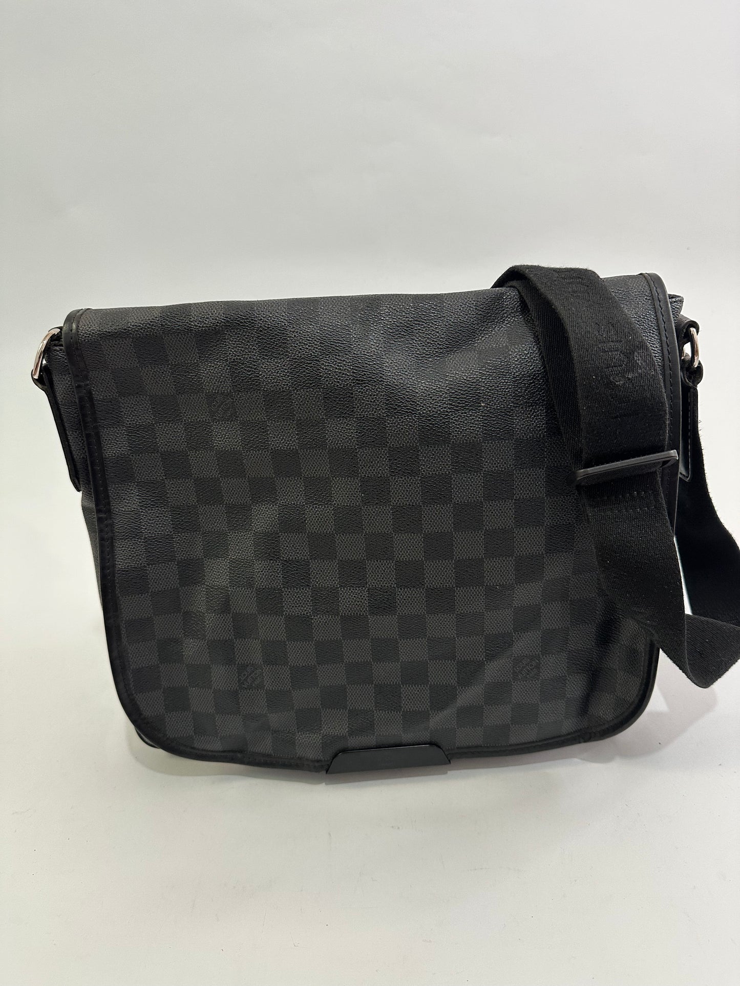 Louis Vuitton Damier Graphite Canvas Daniel MM Messenger Bag