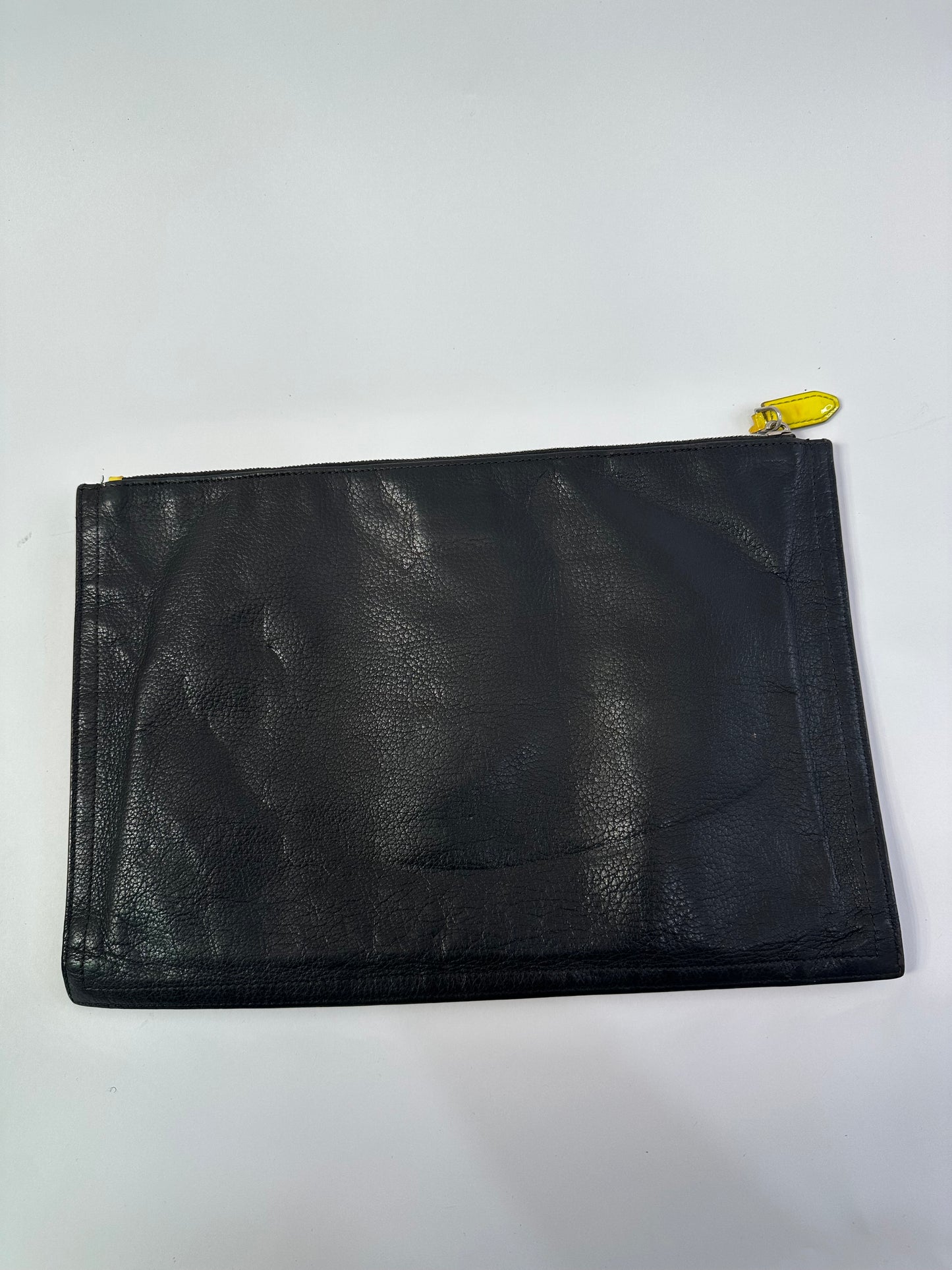 GIVENCHY
Sugar Goatskin Medium Antigona Pouch Black