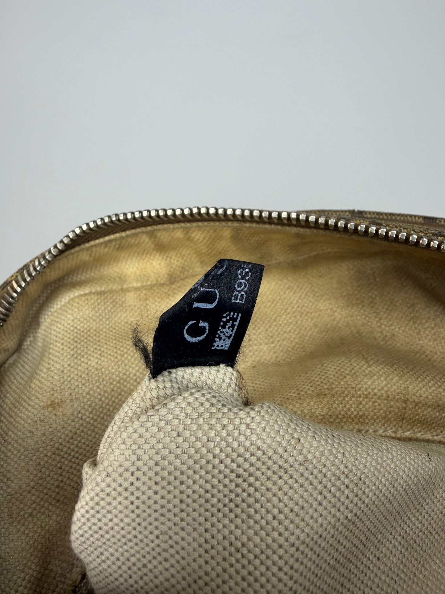 Gucci
Diamante Messenger Bag