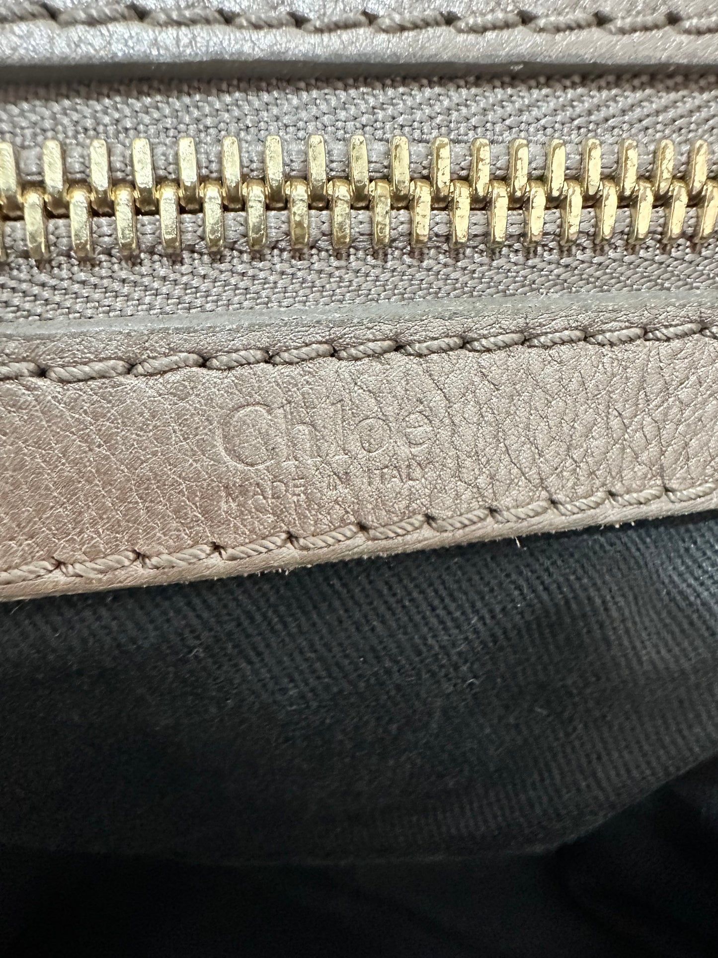 CHLOE
Calfskin Quilted Large Bay Tote Black