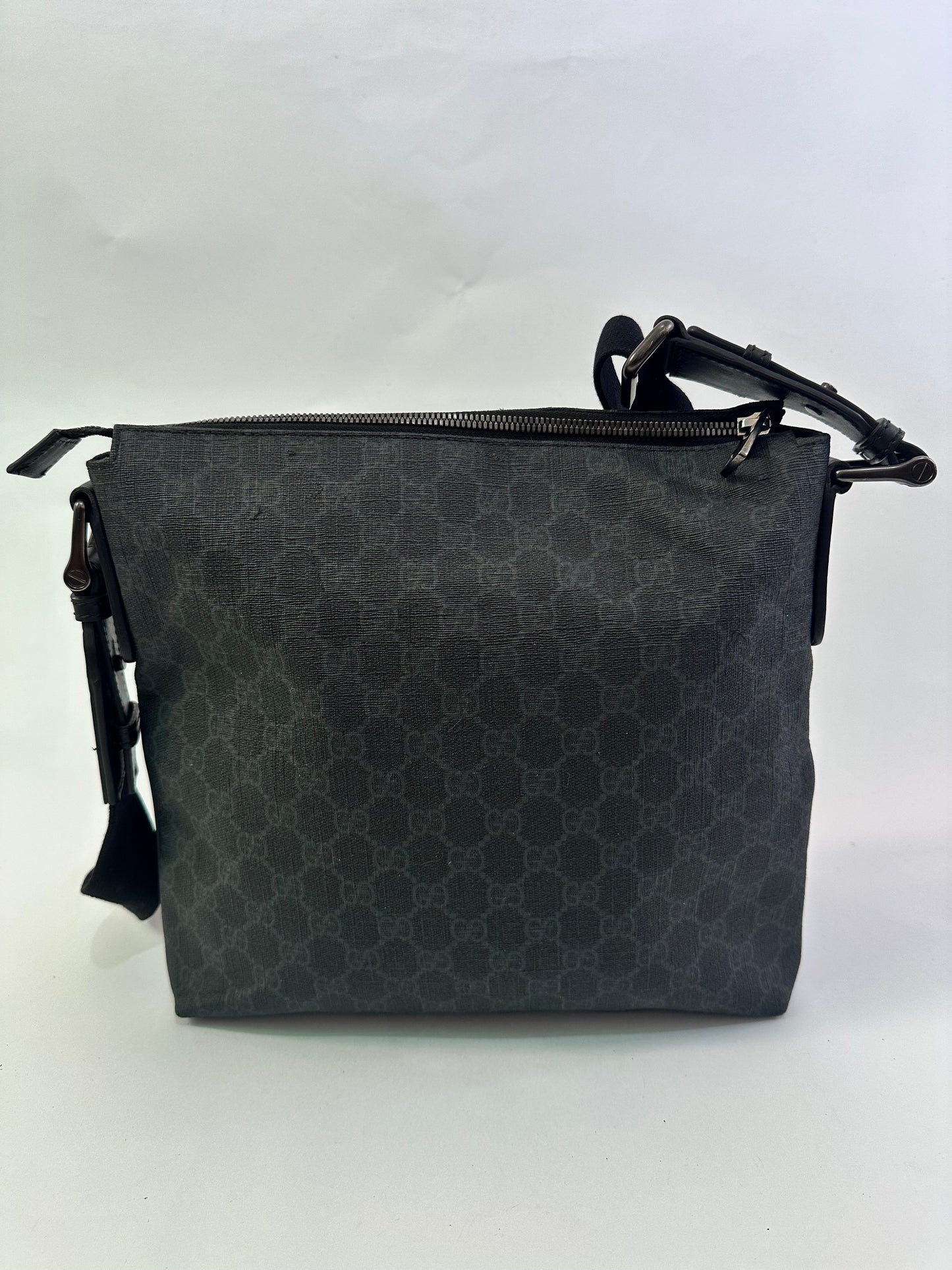 Gucci
Front Zip Flat Messenger Bag GG Coated Canvas Medium