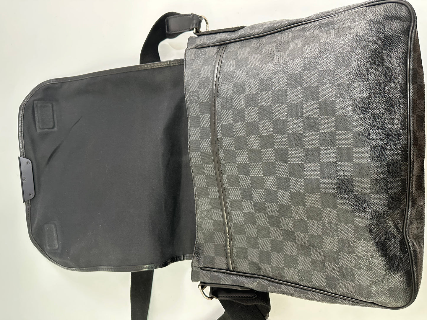 Louis Vuitton Damier Graphite Canvas Daniel MM Messenger Bag