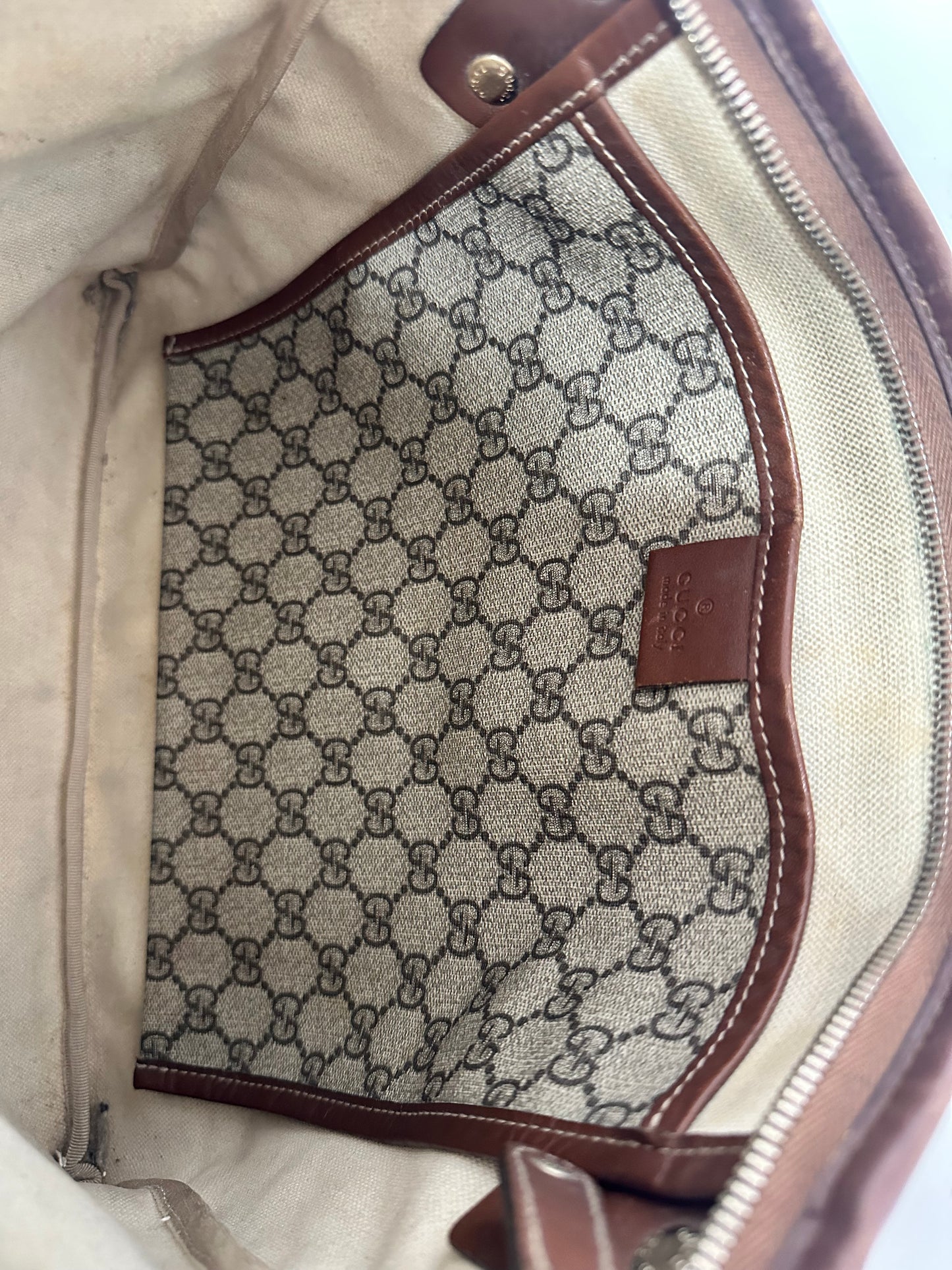 GUCCI Beige Supreme Canvas Web Messenger Bag