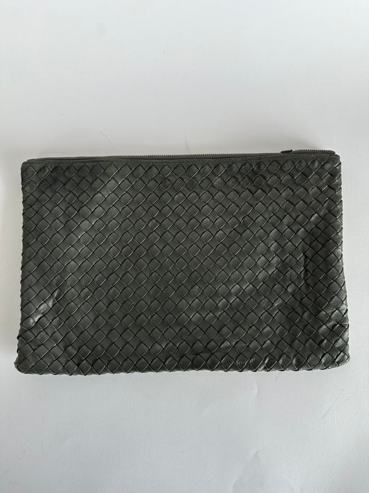 BOTTEGA VENETA
Nappa Intrecciato Flat Zip Biletto Pouch Light Grey