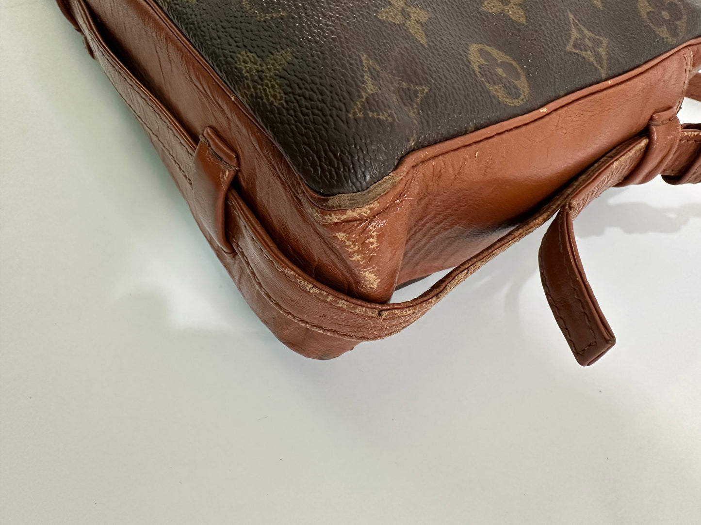 LOUIS VUITTON
Monogram Sac Bandouliere