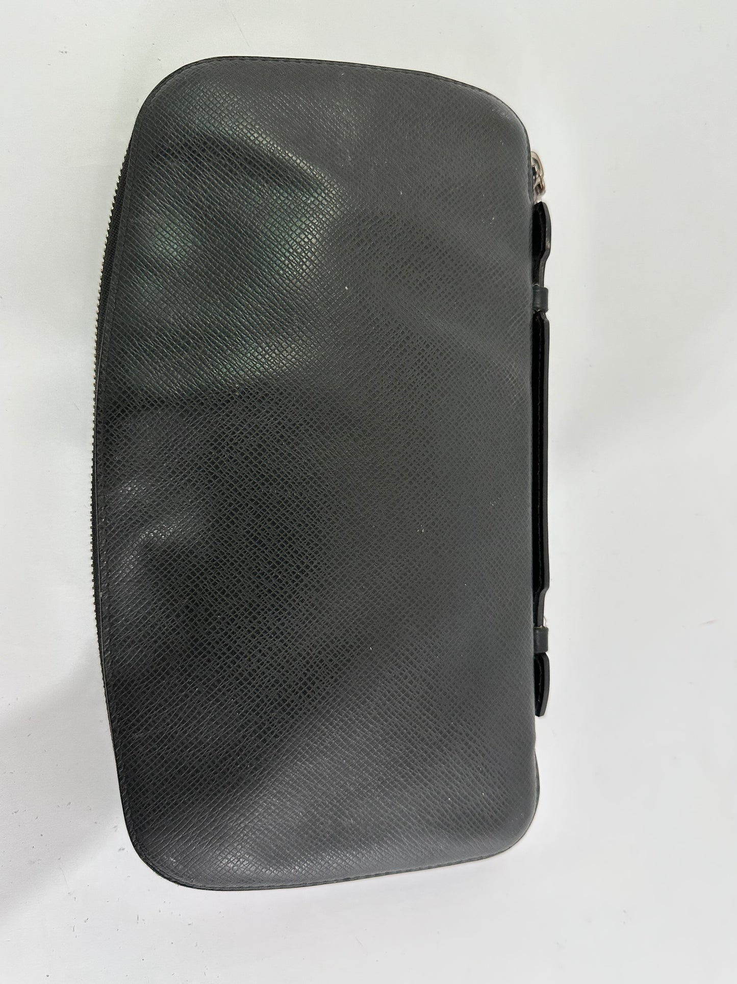 LOUIS VUITTON
Taiga Zippy XL Wallet Black