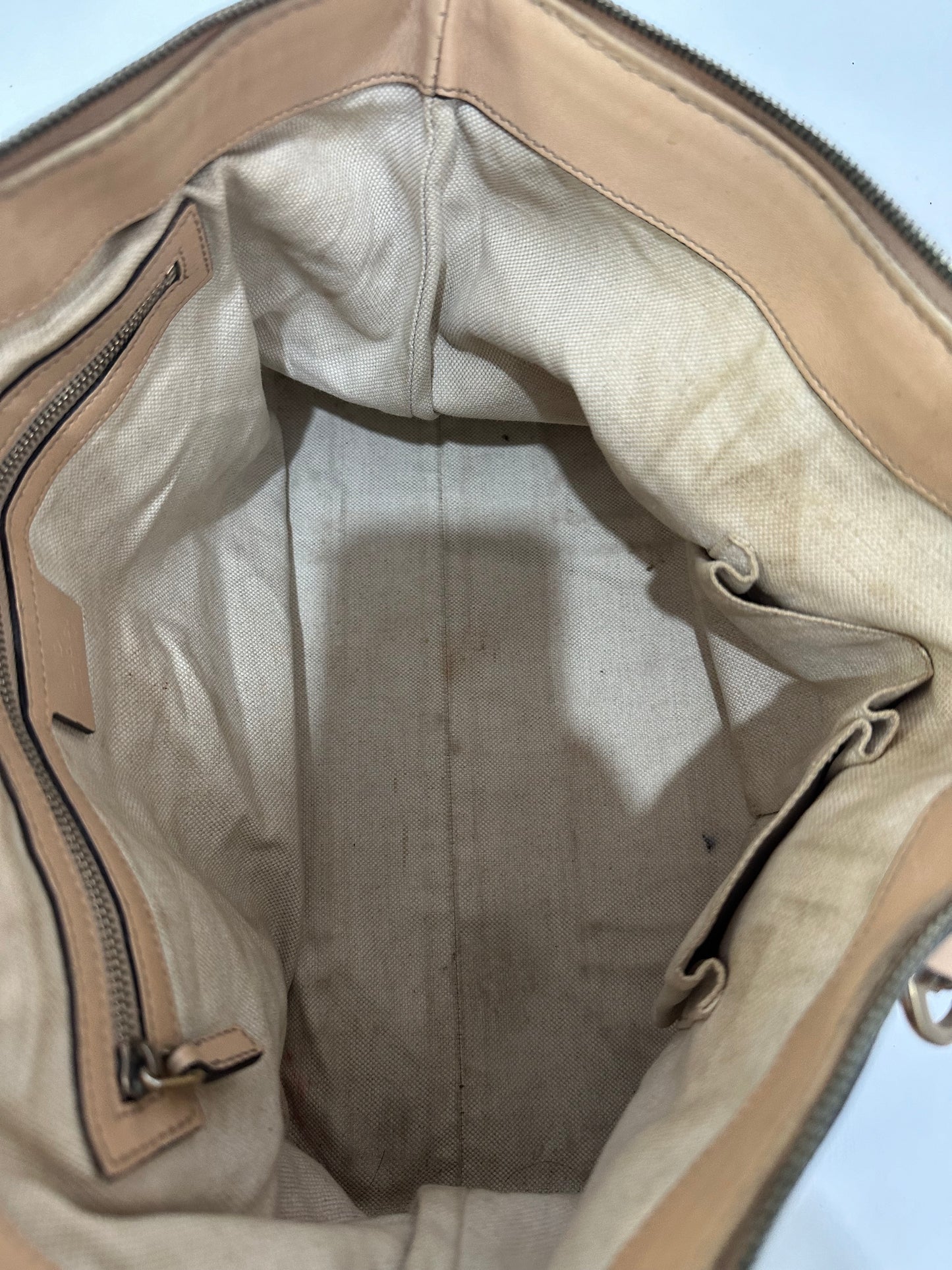 GUCCI
Metallic Monogram Small Lovely Heart Tote Pink