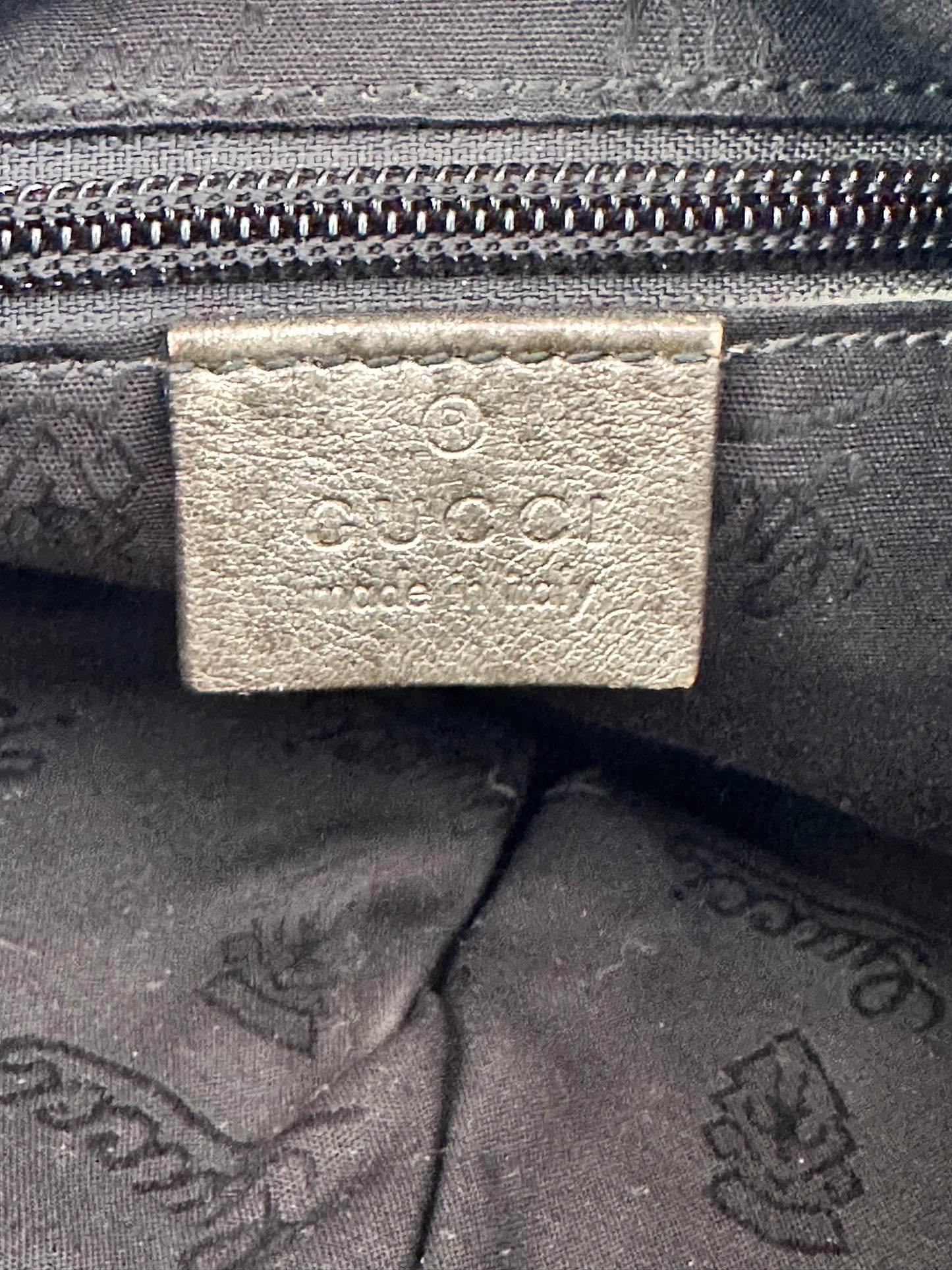 GUCCI
Imprime Monogram Medium Messenger Bag Pewter