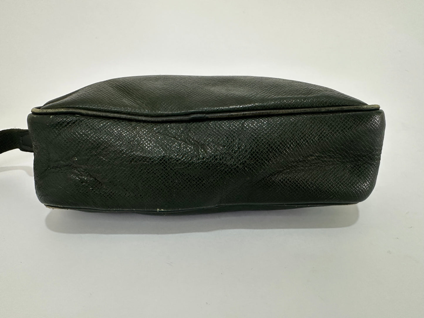 LOUIS VUITTON Taiga Kaluga Clutch Bag Episea Green